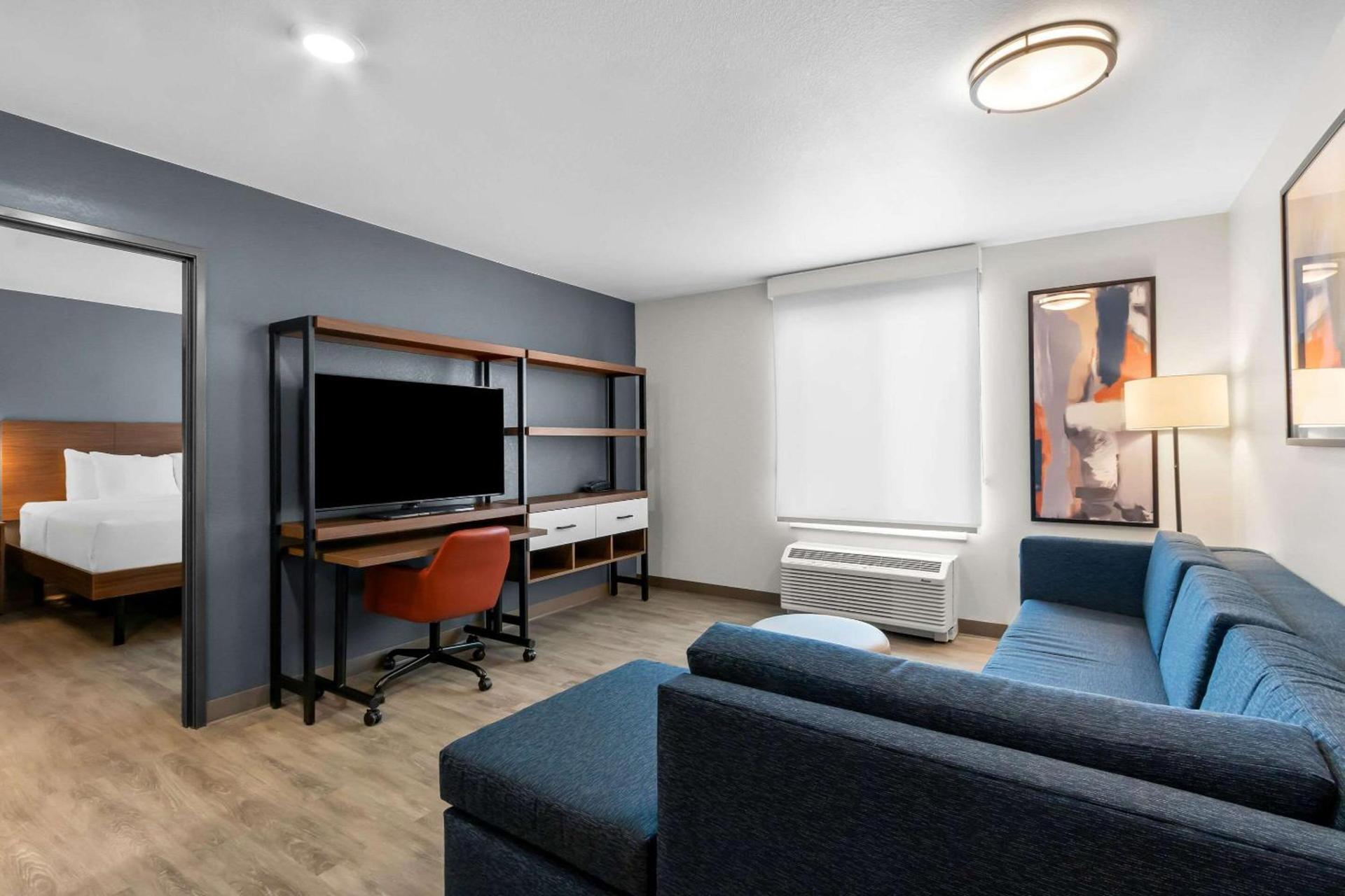 Everhome Suites Glendale Sports Entertainment District by Choice Hotels photo 23
