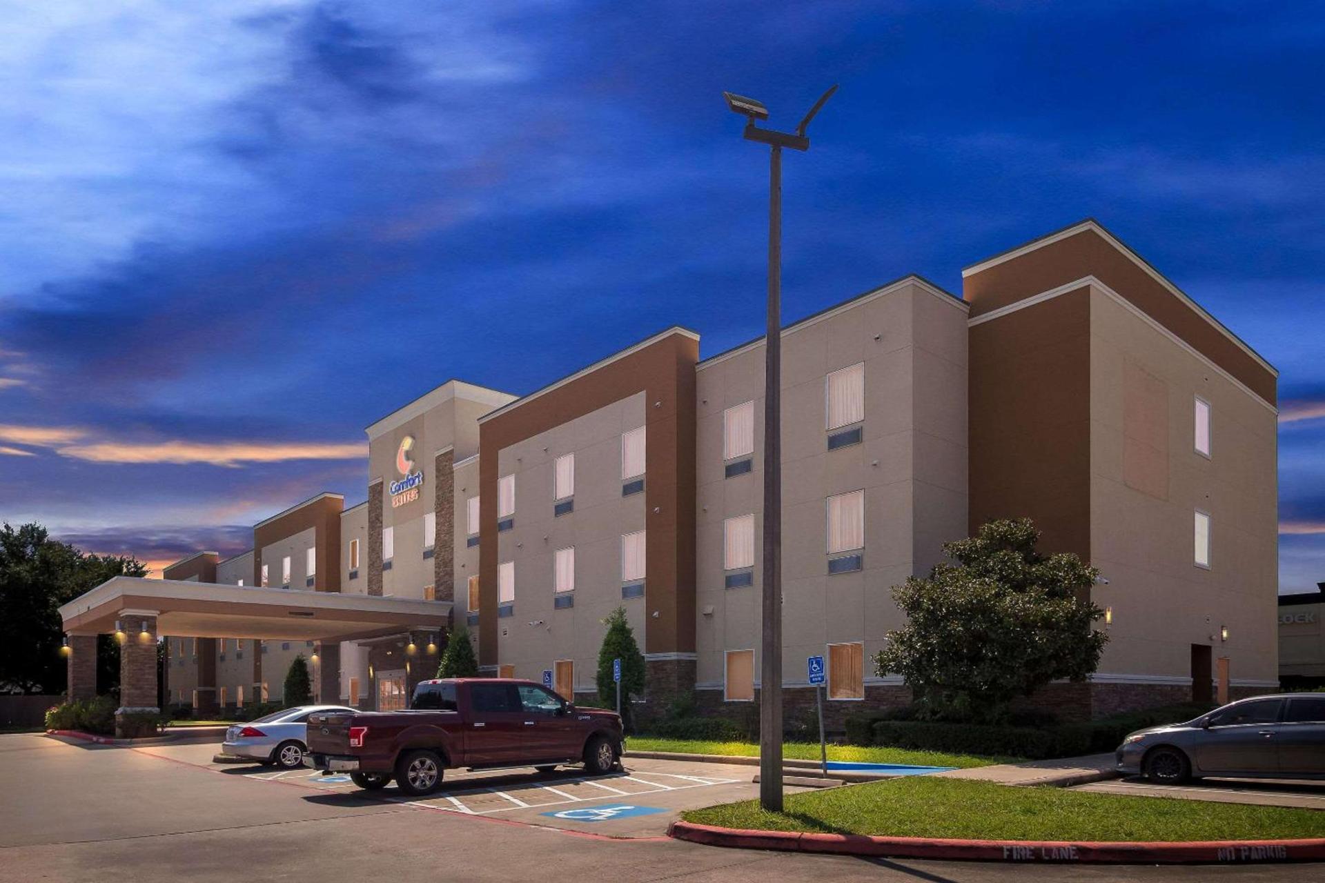 Comfort Suites at Katy Mills photo 3