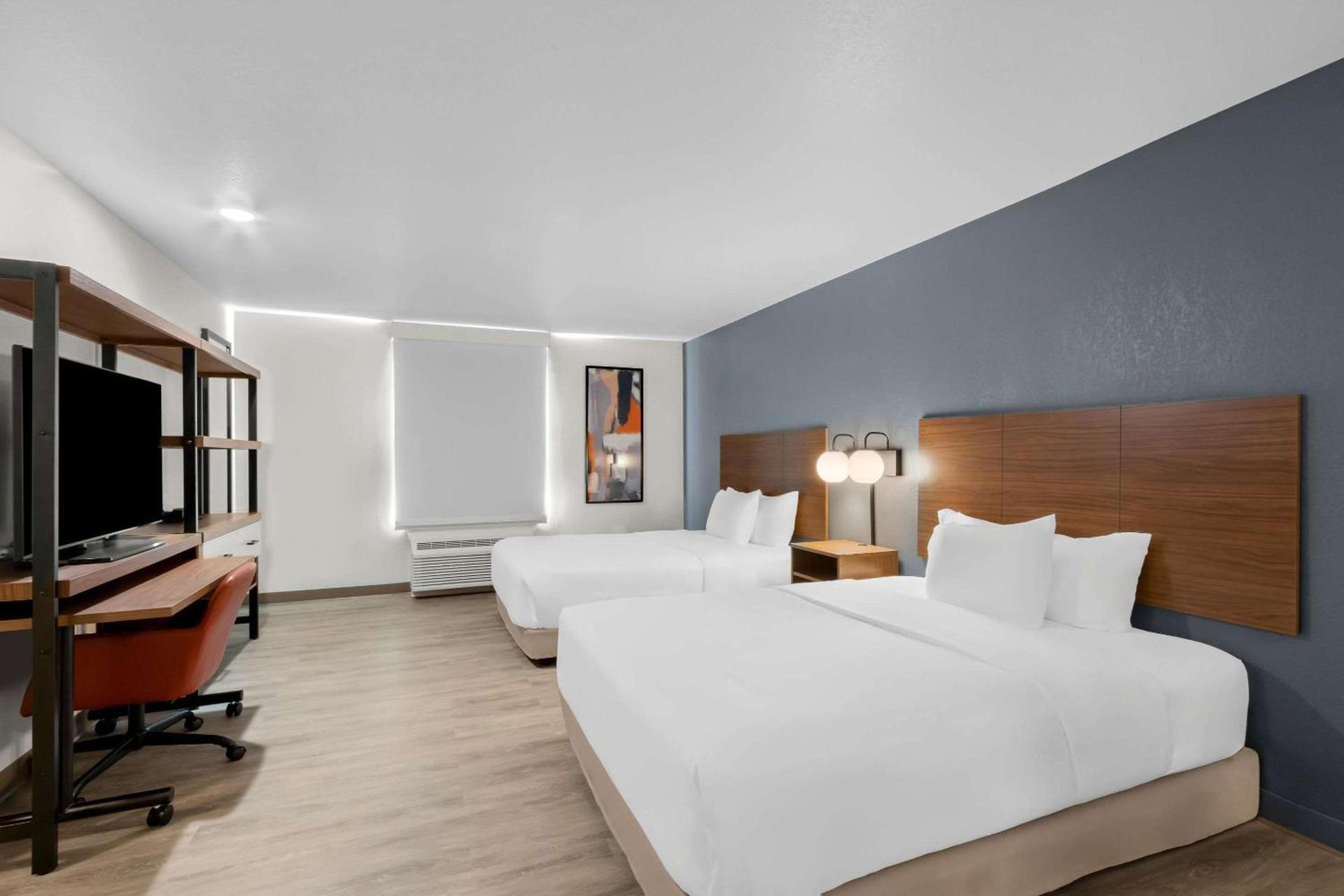 Everhome Suites Glendale Sports Entertainment District by Choice Hotels photo 18