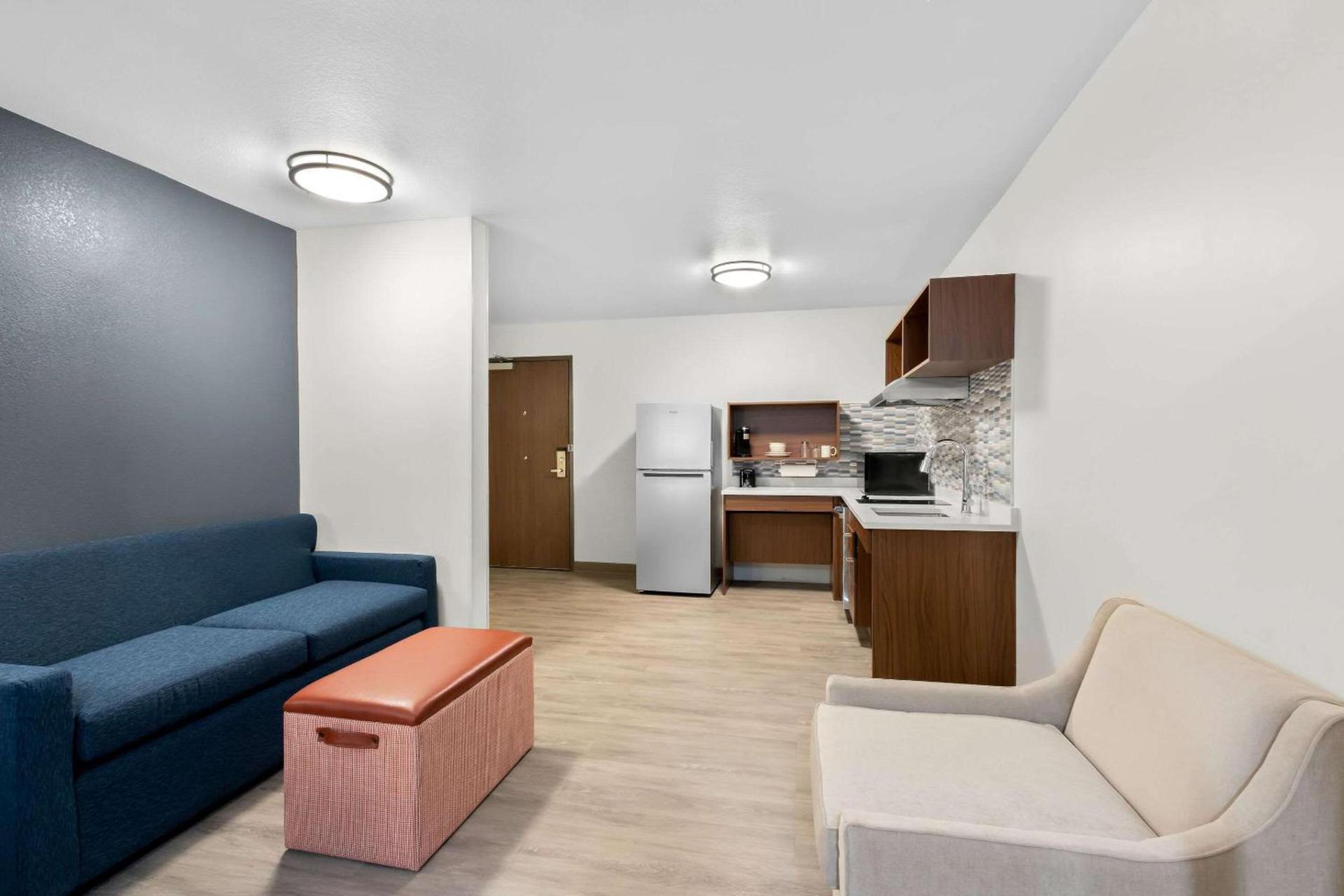 Everhome Suites Glendale Sports Entertainment District by Choice Hotels photo 21