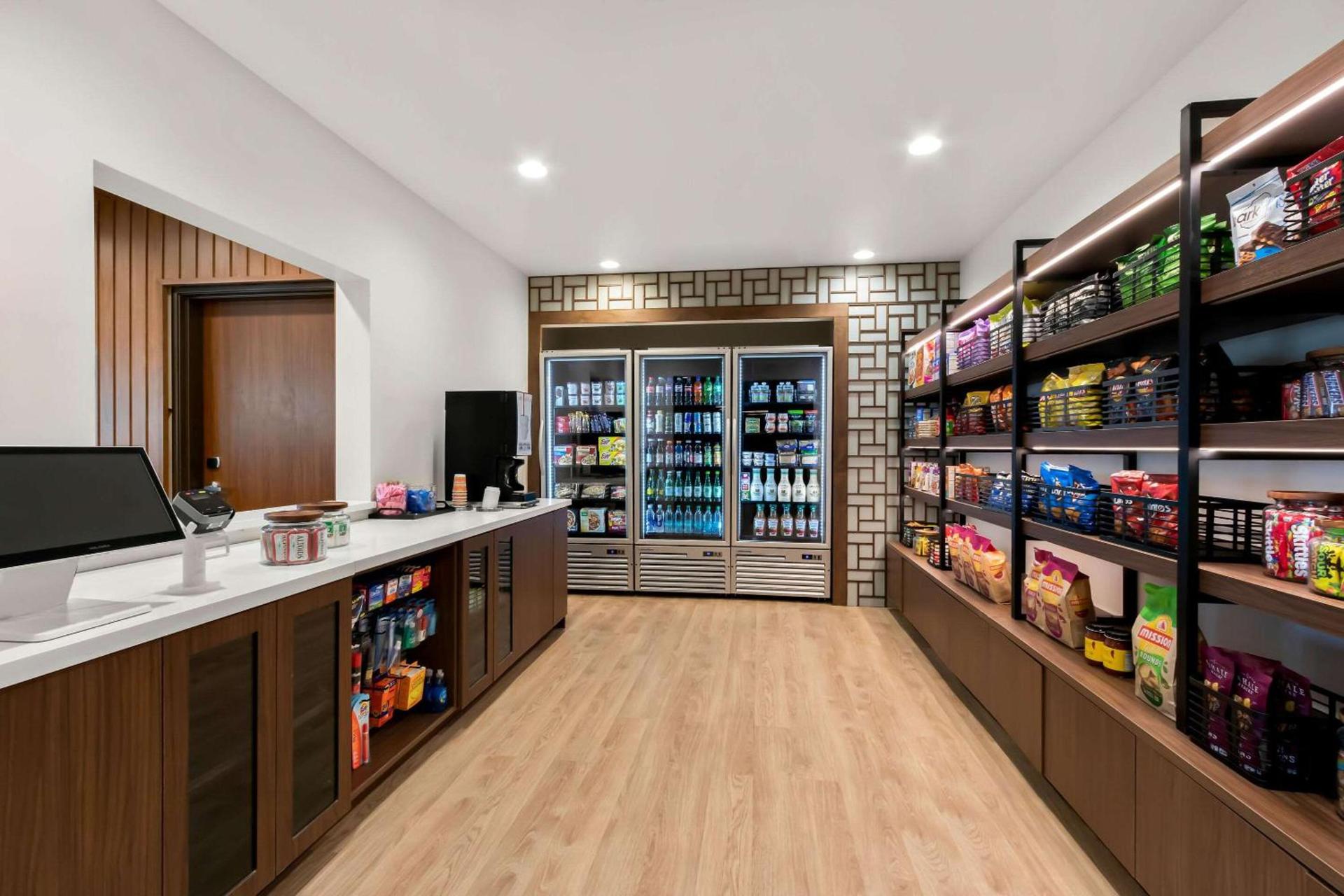 Everhome Suites Glendale Sports Entertainment District by Choice Hotels photo 26