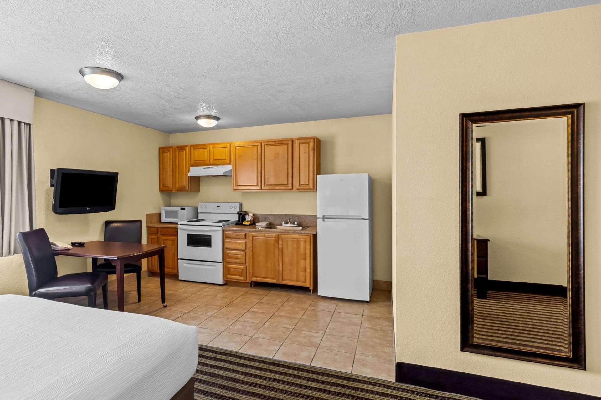 Quality Inn & Suites Vancouver - Hazel Dell photo 10