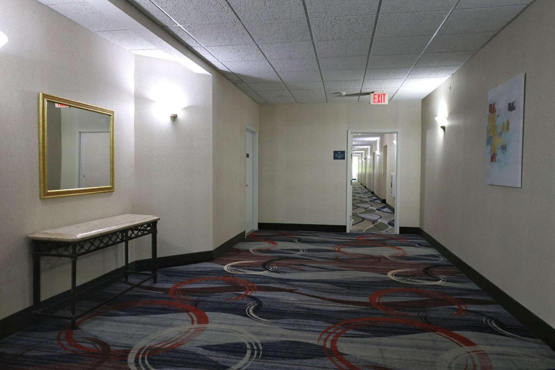 MainStay Suites Madison Airport photo 51