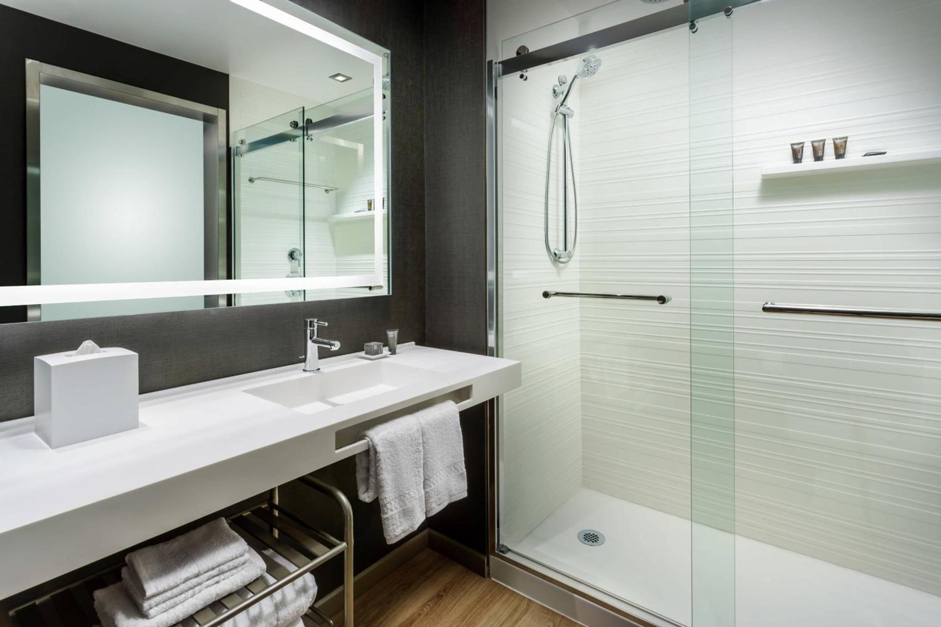 AC Hotel by Marriott San Francisco Airport/Oyster Point Waterfront photo 25