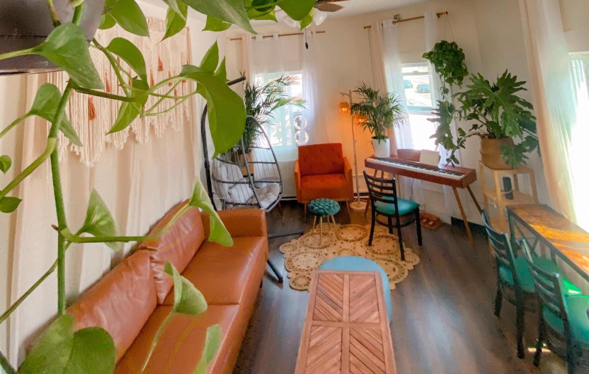ITH San Diego Mission Beach Backpacker Hostel photo 32