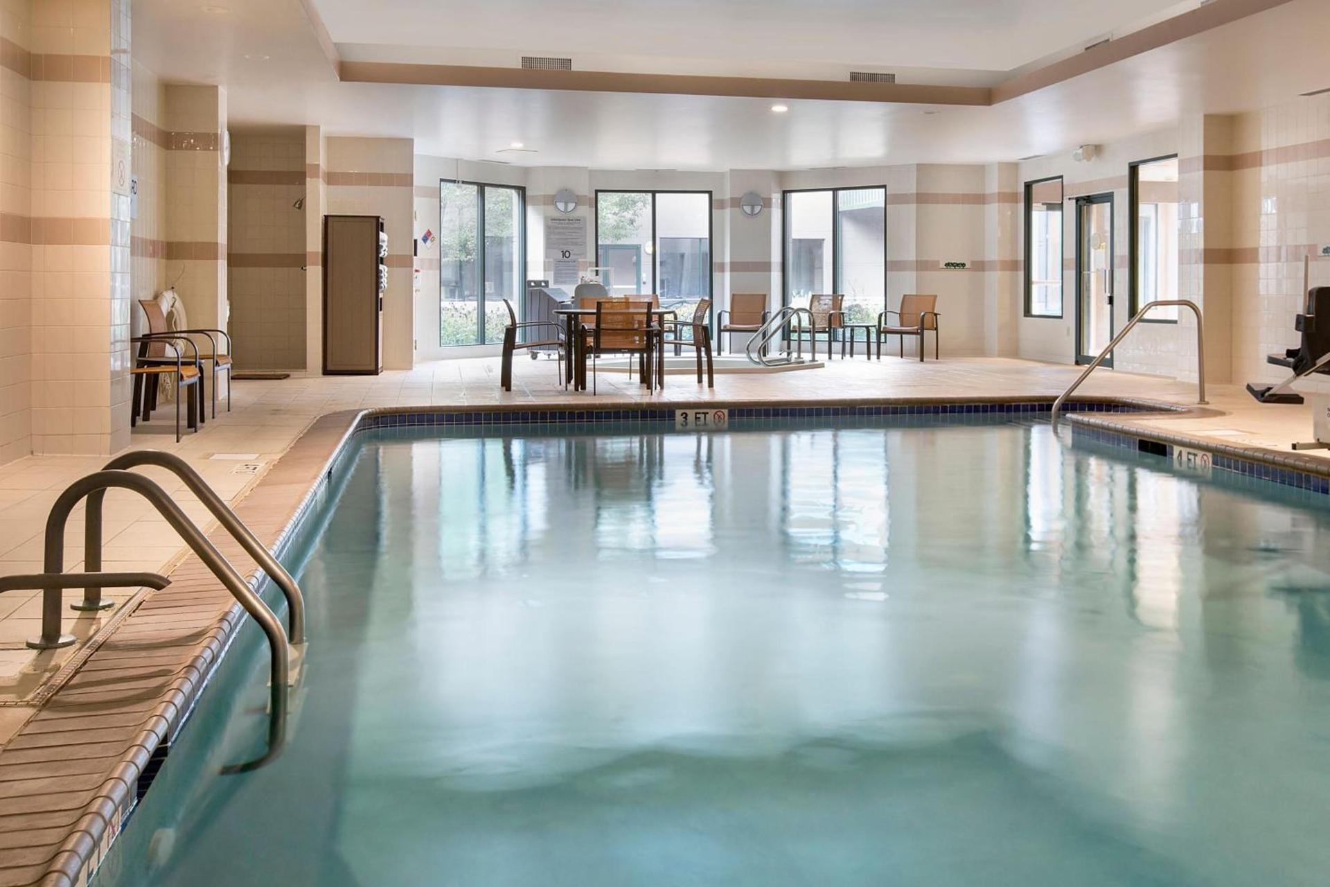 Courtyard By Marriott Jersey City Newport photo 27