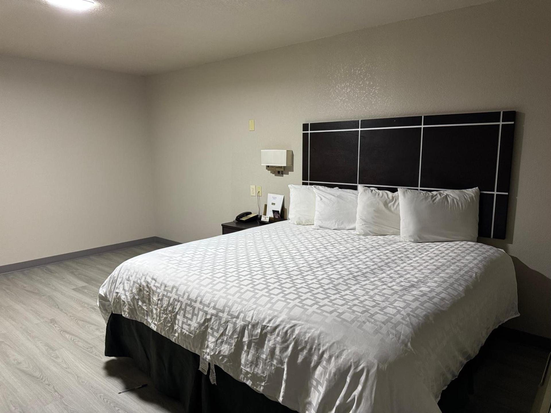 Executive inn photo 9