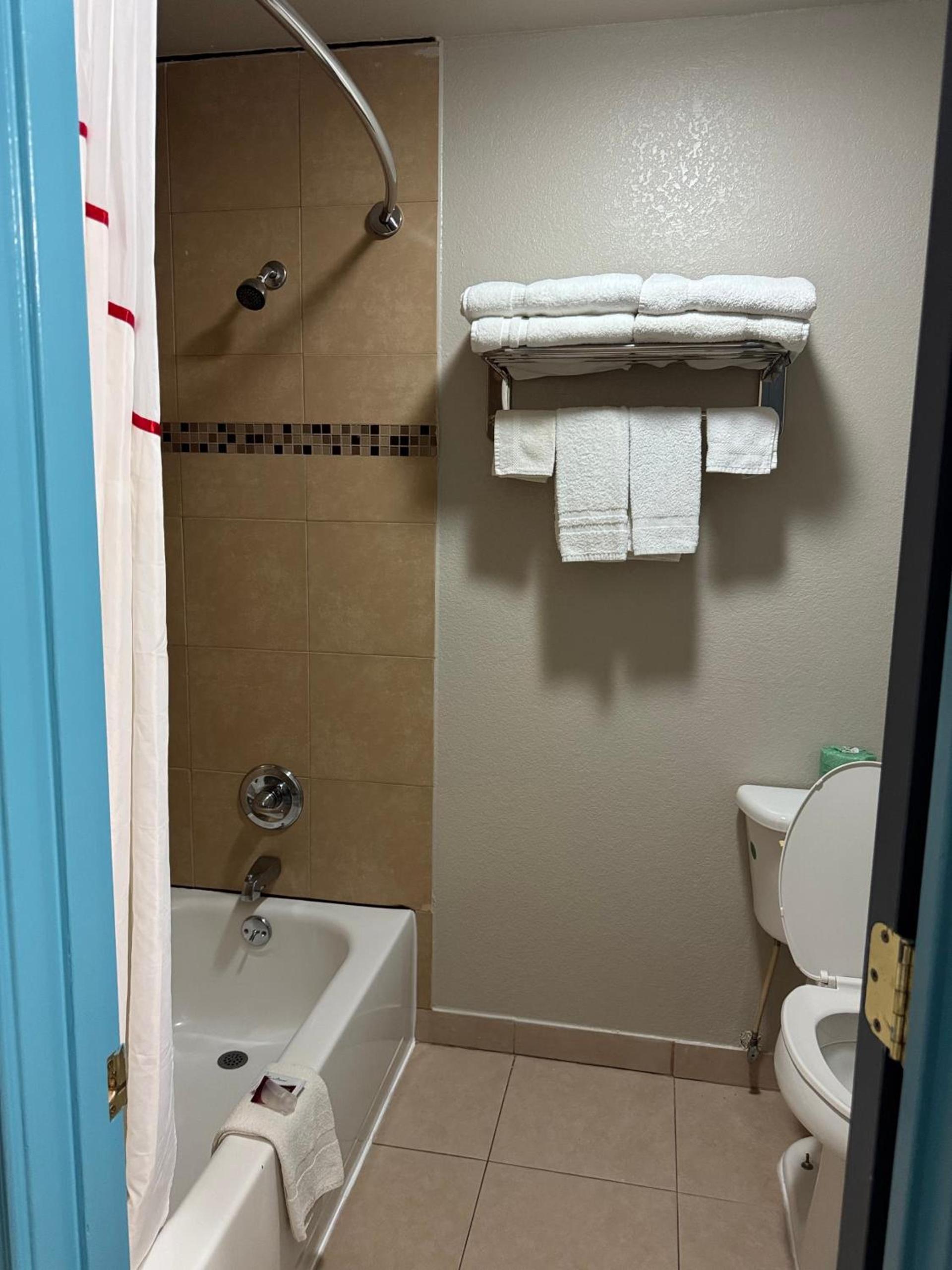 Executive inn photo 5