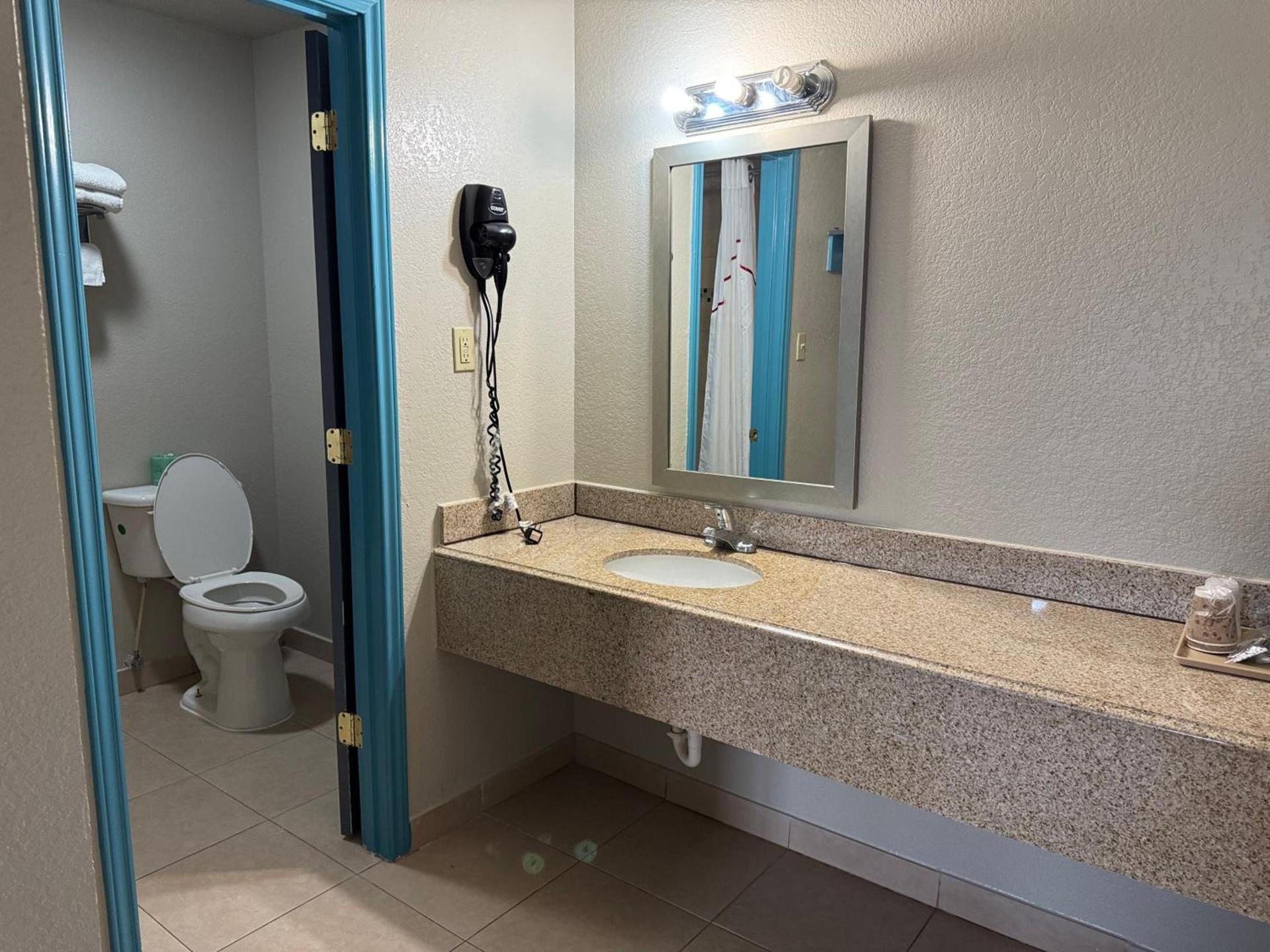 Executive inn photo 14