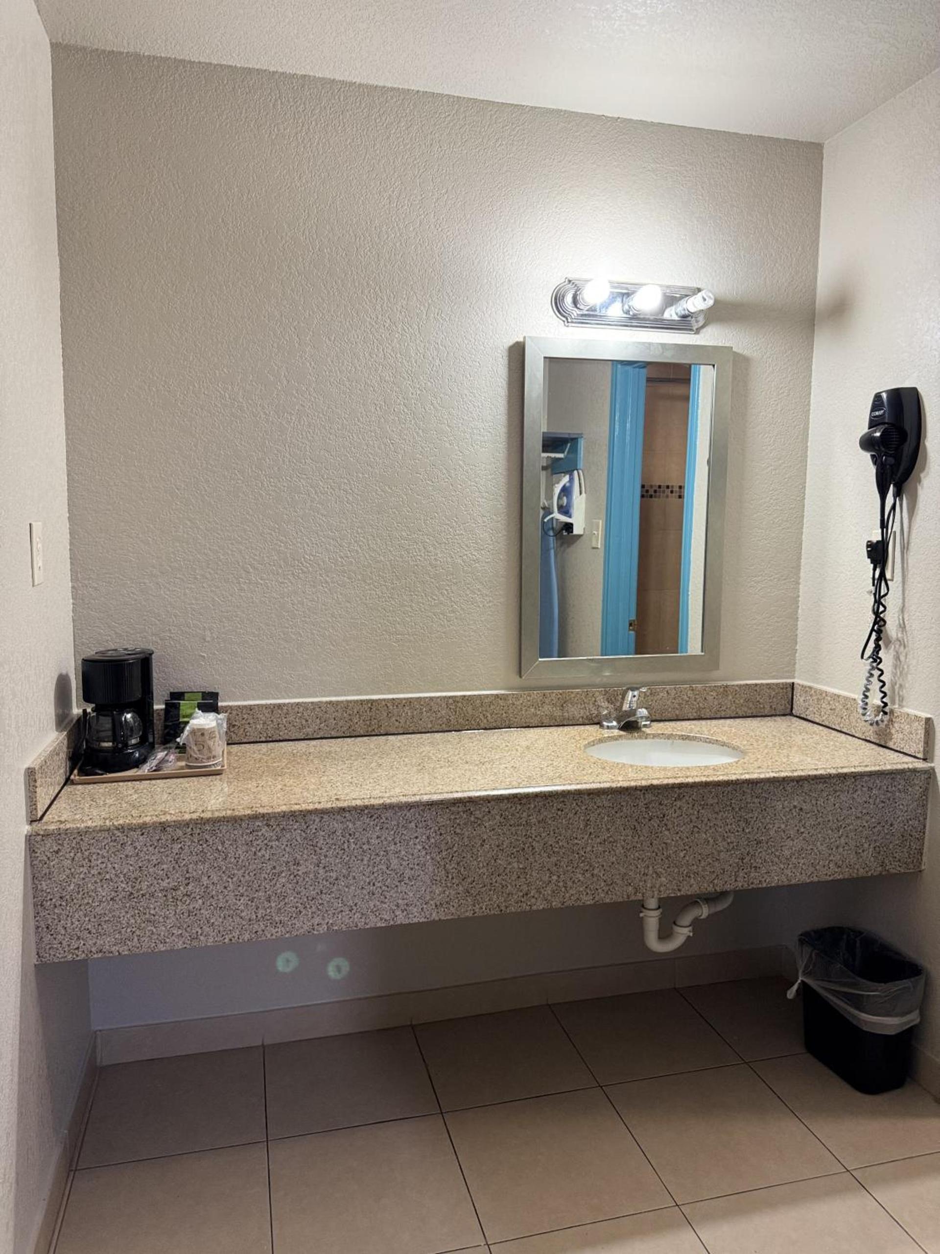 Executive inn photo 11