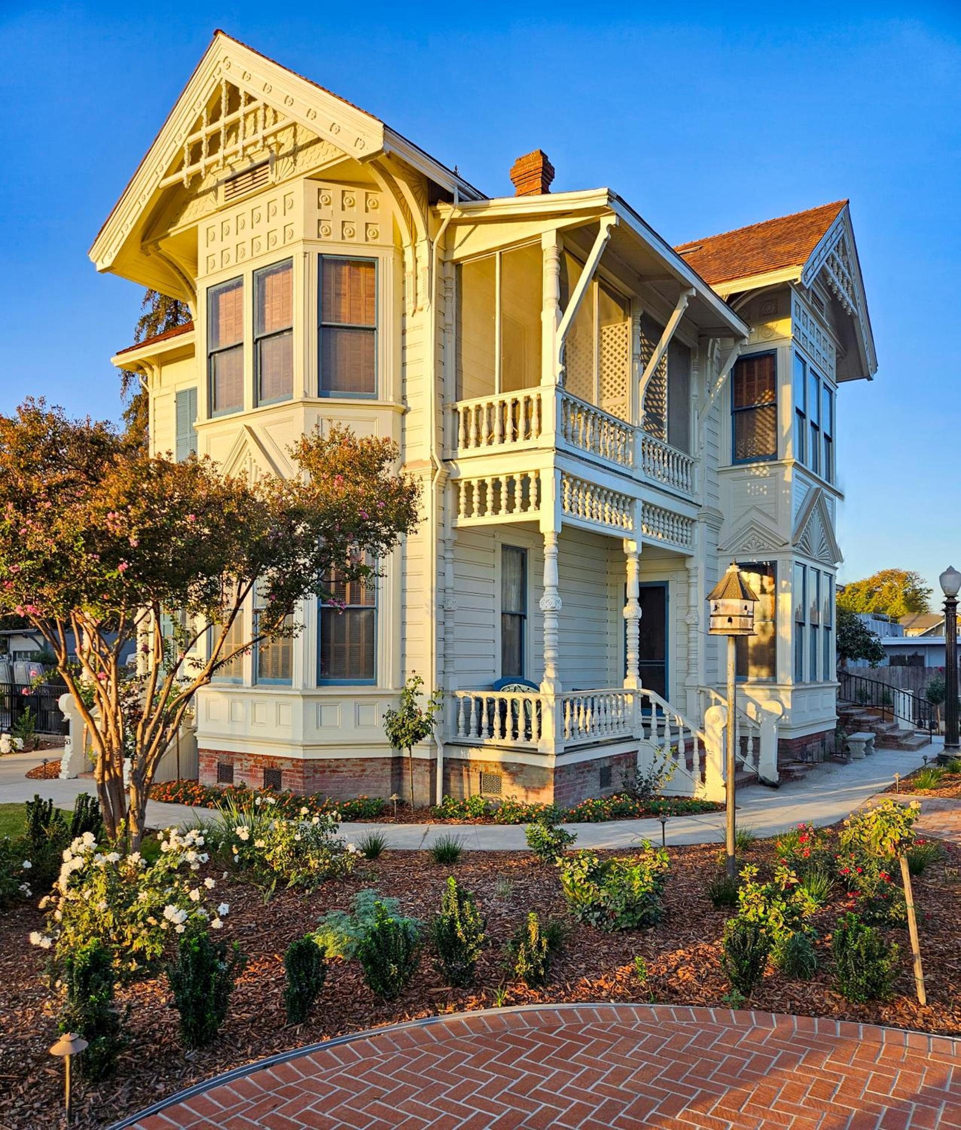 The JD Hyde Historic Inn photo 1