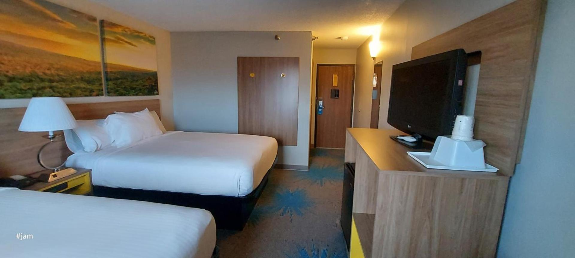 Days Inn by Wyndham Willmar photo 44