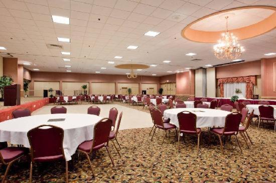 Days Hotel by Wyndham Williamsburg I-64 photo 1