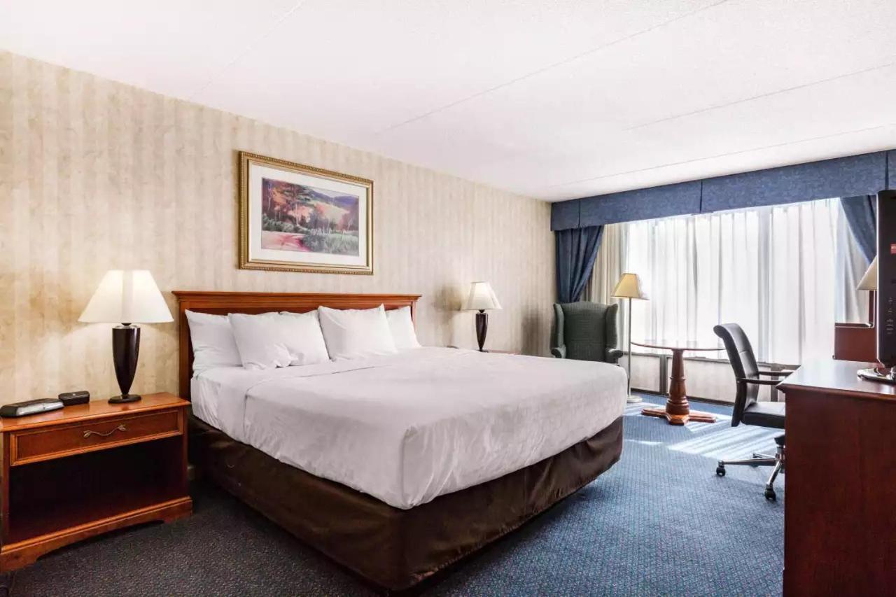 Days Hotel by Wyndham Williamsburg I-64 photo 4