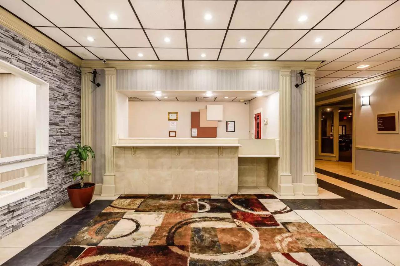 Days Hotel by Wyndham Williamsburg I-64 photo 3