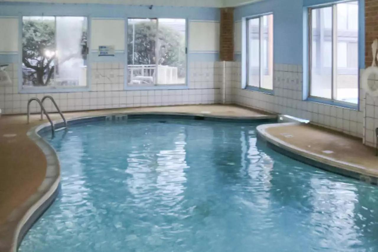 Days Hotel by Wyndham Williamsburg I-64 photo 2