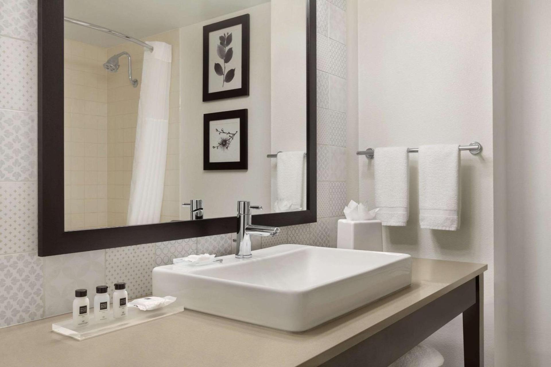 Country Inn & Suites by Radisson, Bloomington at Mall of America, MN photo 5