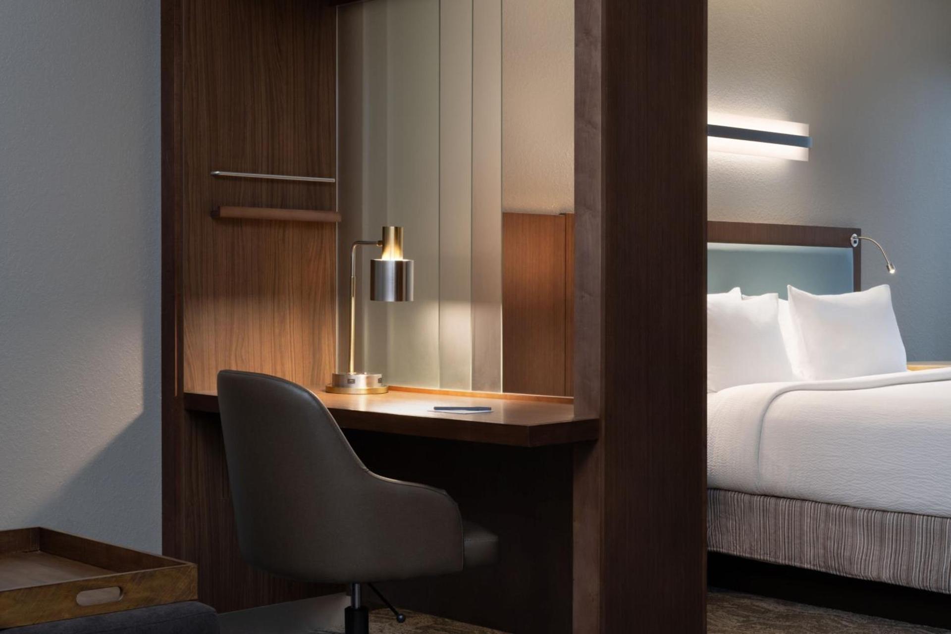 SpringHill Suites by Marriott Orlando at FLAMINGO CROSSINGS Town Center-Western Entrance photo 10