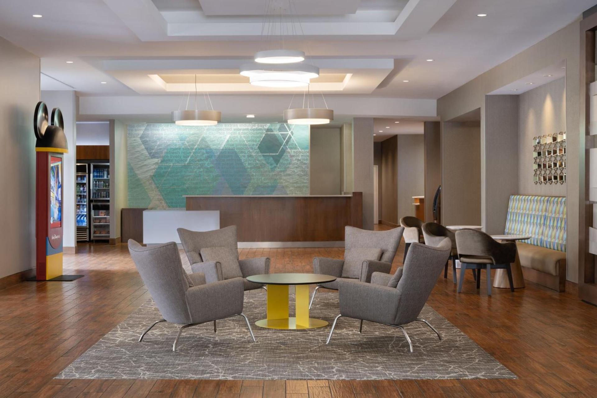SpringHill Suites by Marriott Orlando at FLAMINGO CROSSINGS Town Center-Western Entrance photo 9
