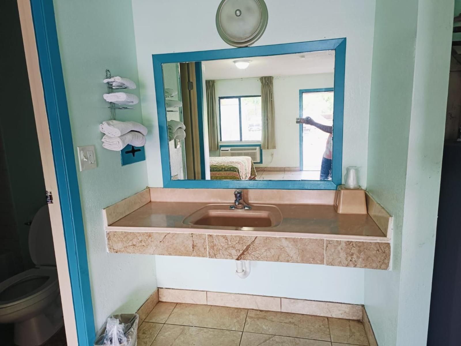 Budget Inn By OYO Edinburg Hwy 281 photo 18