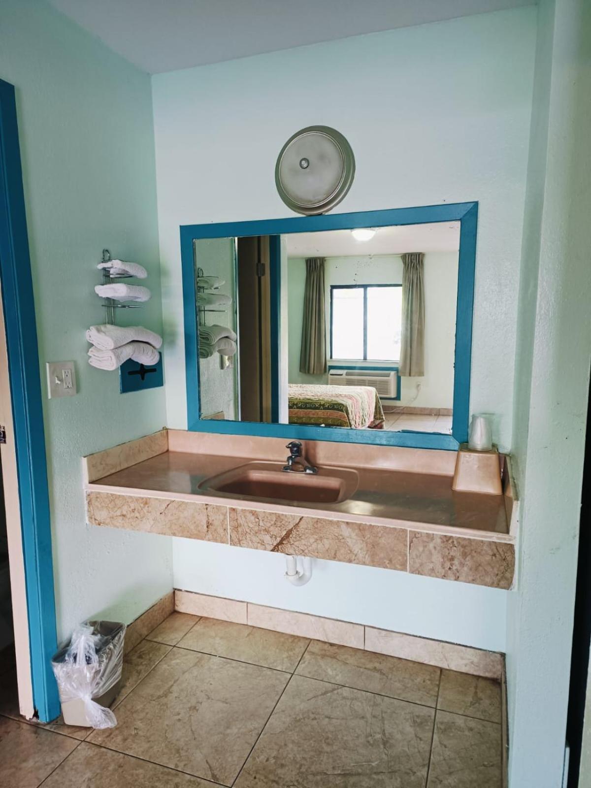 Budget Inn By OYO Edinburg Hwy 281 photo 16