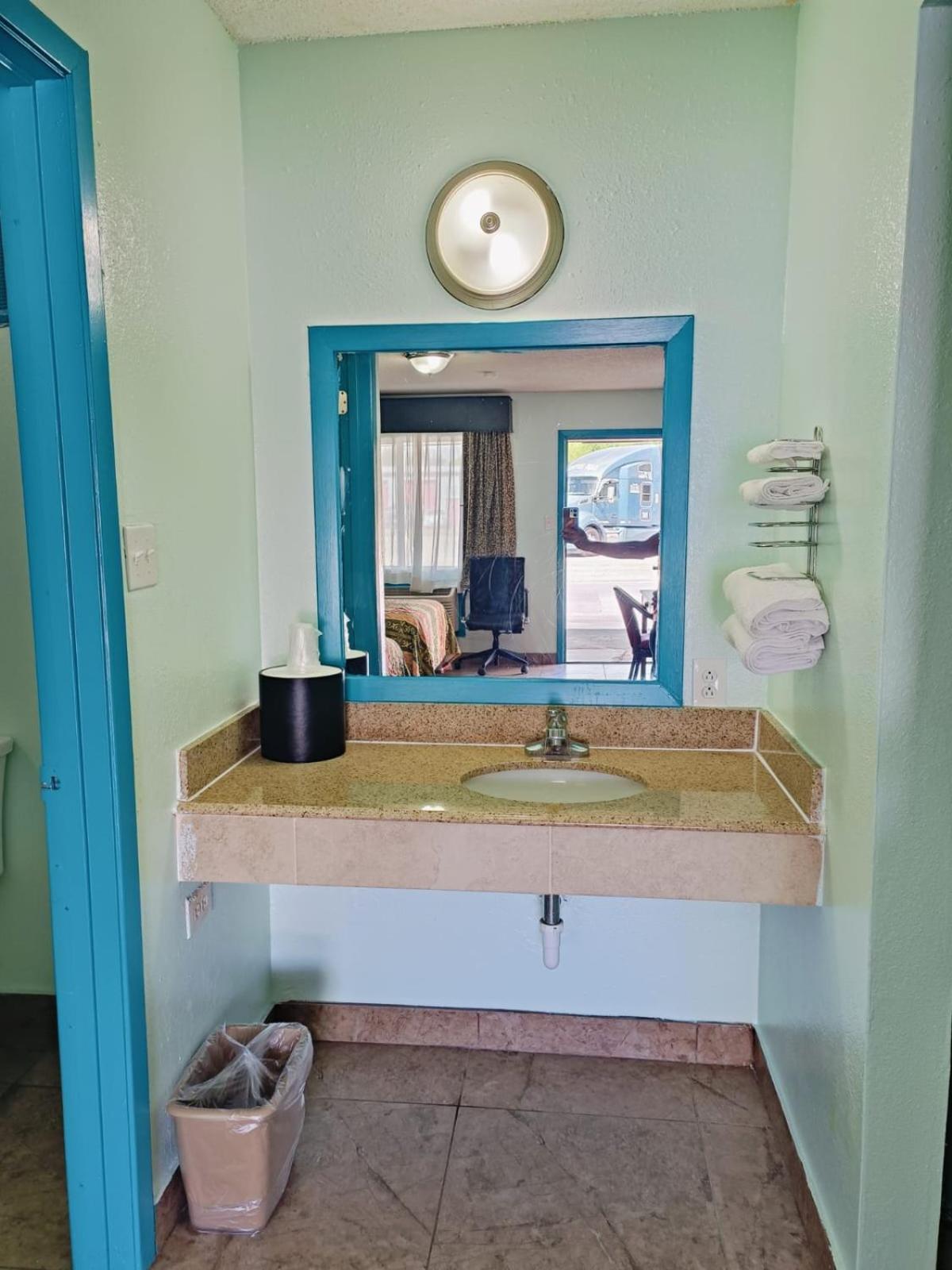 Budget Inn By OYO Edinburg Hwy 281 photo 32