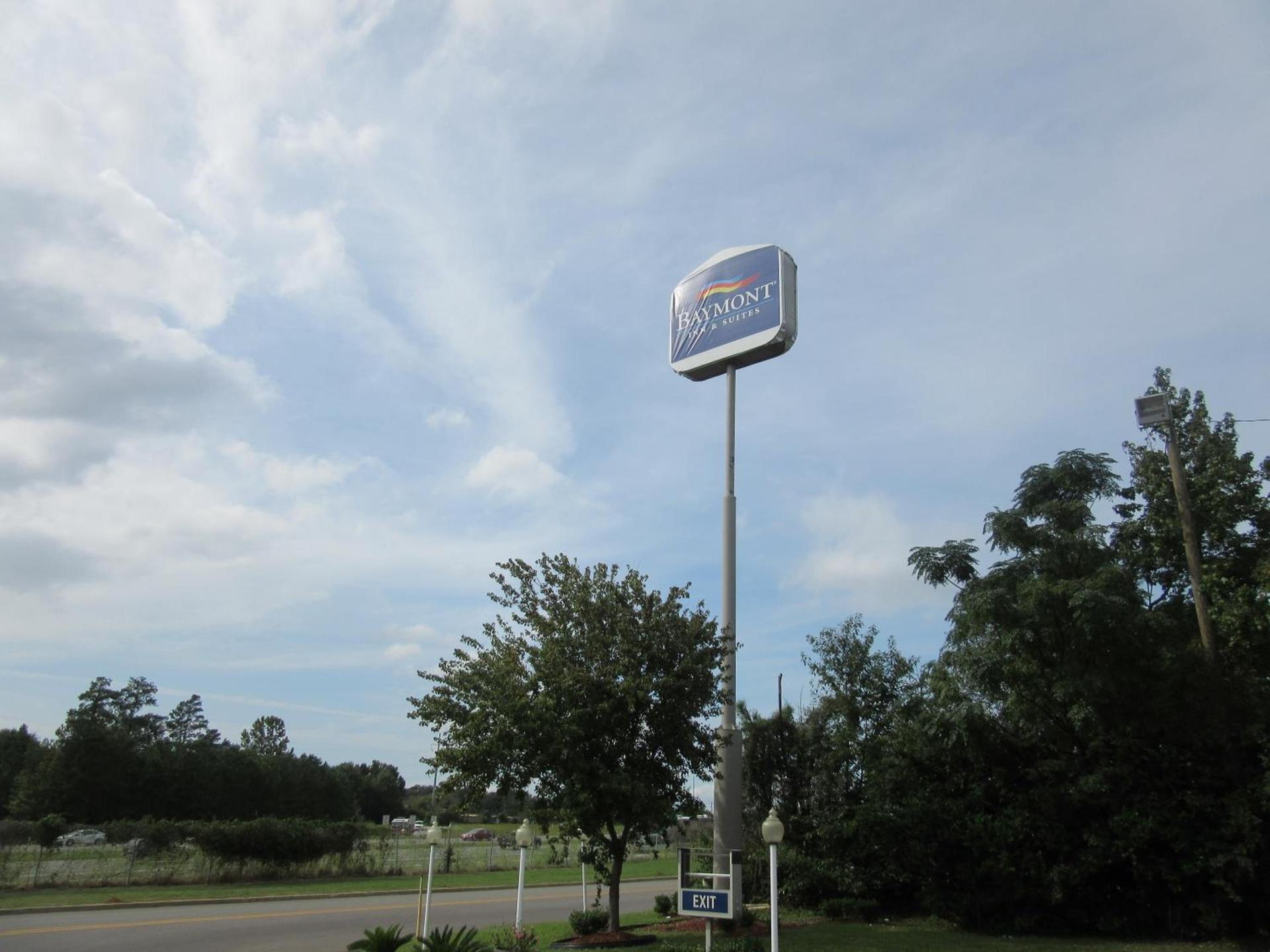 Baymont by Wyndham Columbia Fort Jackson photo 4