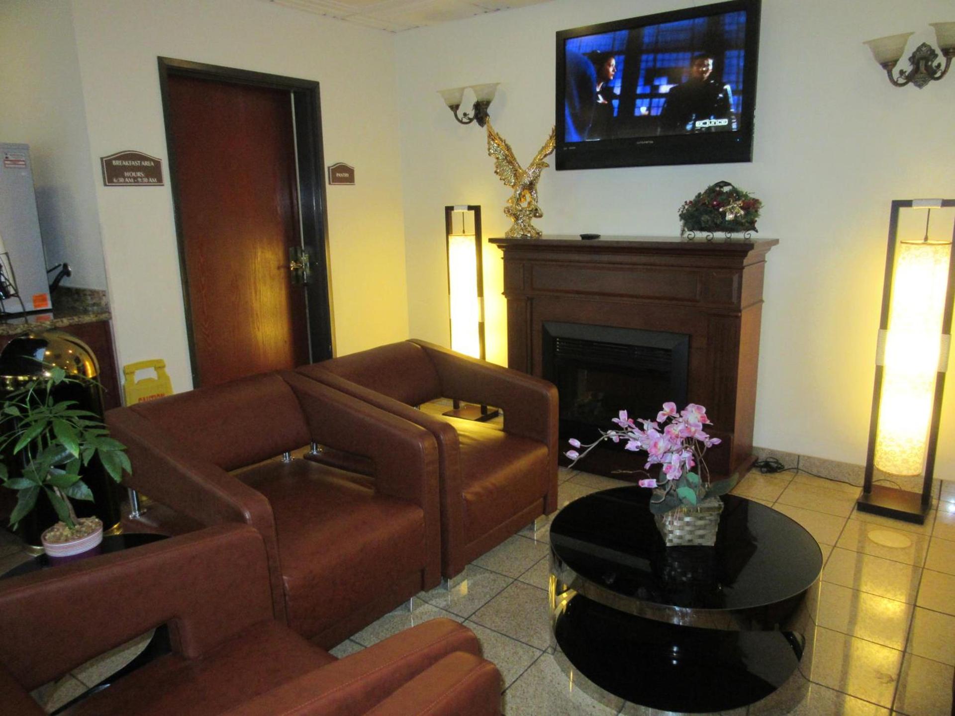 Baymont by Wyndham Columbia Fort Jackson photo 9