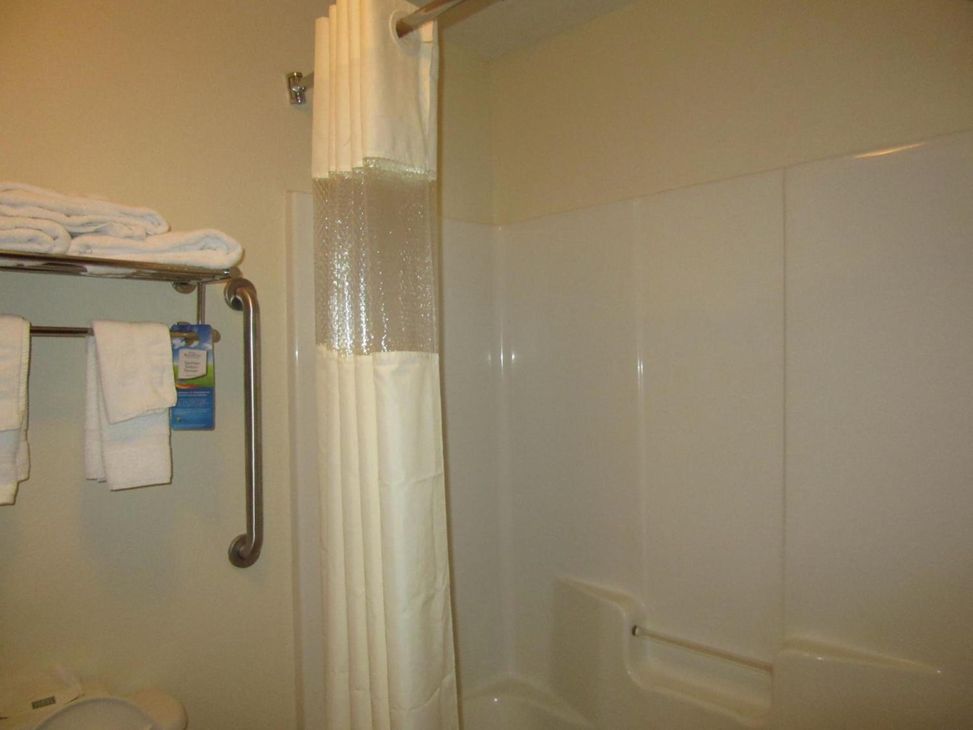 Baymont by Wyndham Columbia Fort Jackson photo 15