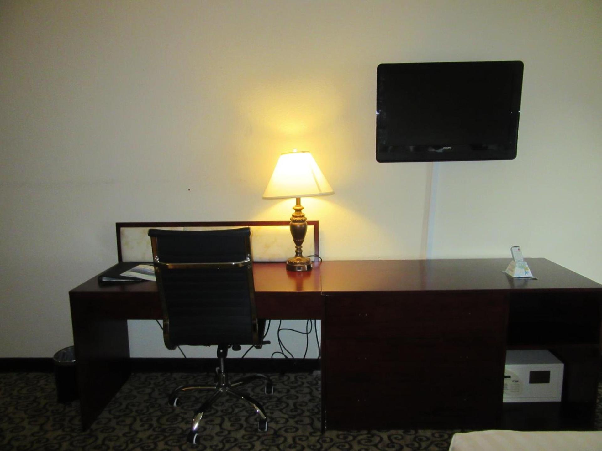 Baymont by Wyndham Columbia Fort Jackson photo 21