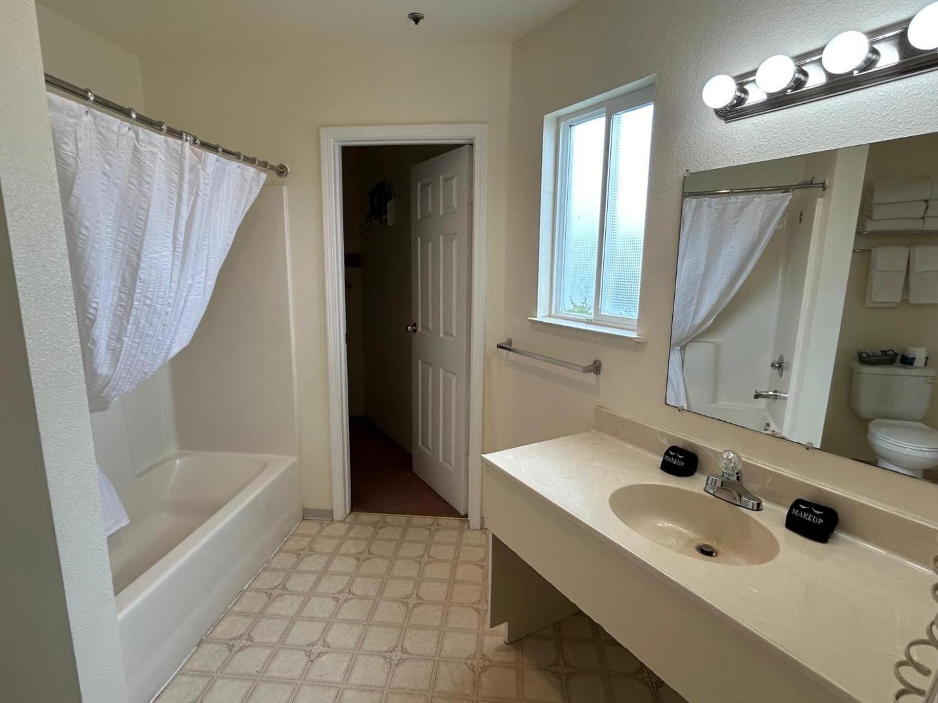 Bayview Inn photo 9