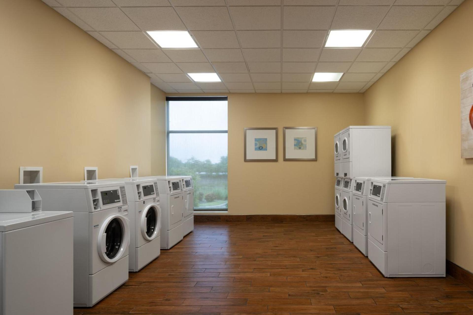 SpringHill Suites by Marriott Orlando at FLAMINGO CROSSINGS Town Center-Western Entrance photo 23