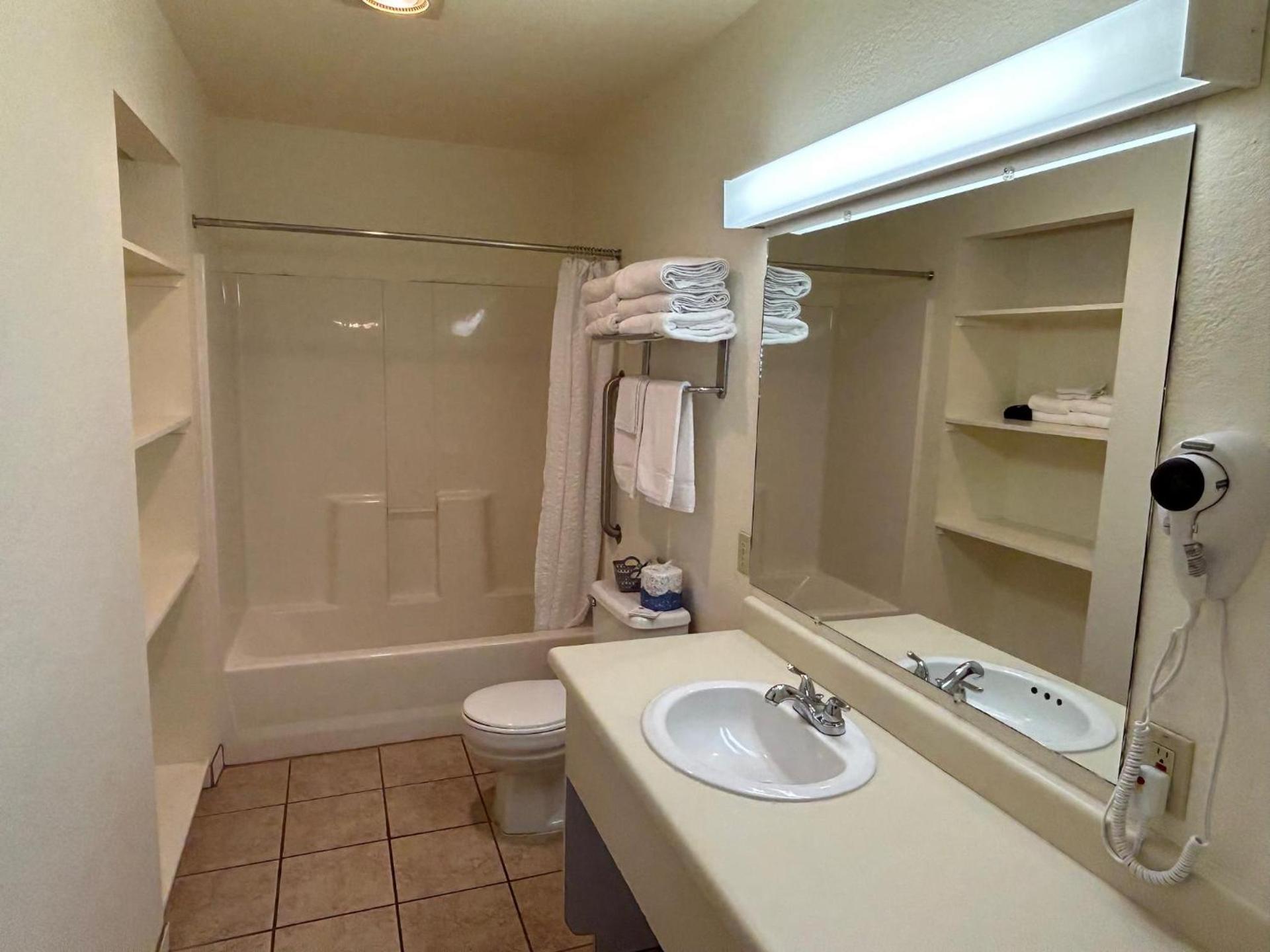 Bayview Inn photo 31