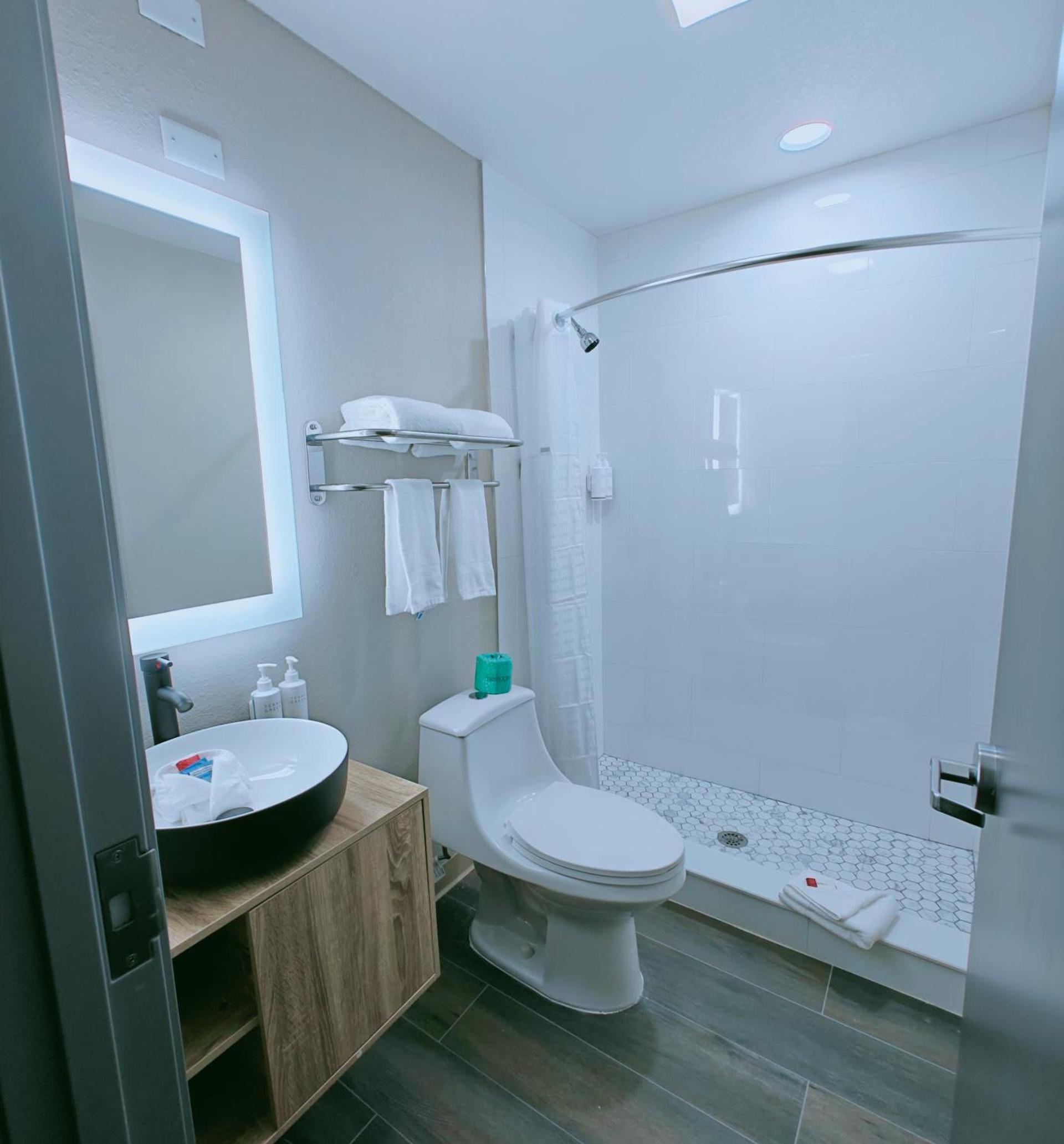 Days Inn by Wyndham Ocala North photo 5