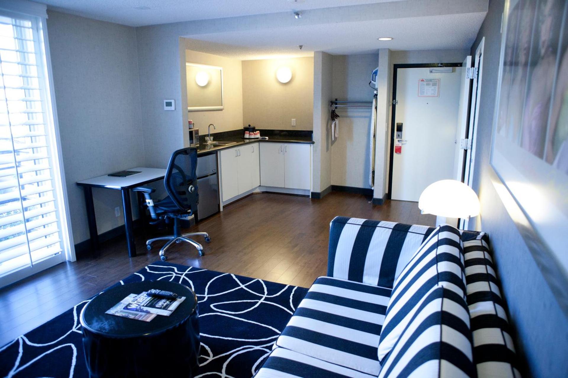 Ramada Plaza by Wyndham West Hollywood Hotel & Suites photo 24