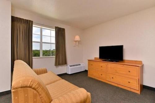 Americas Best Value Inn & Suites-Winnie photo 14