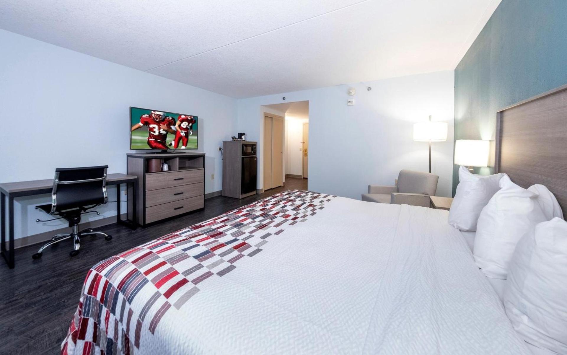 Red Roof Inn & Suites Wilmington – New Castle photo 21