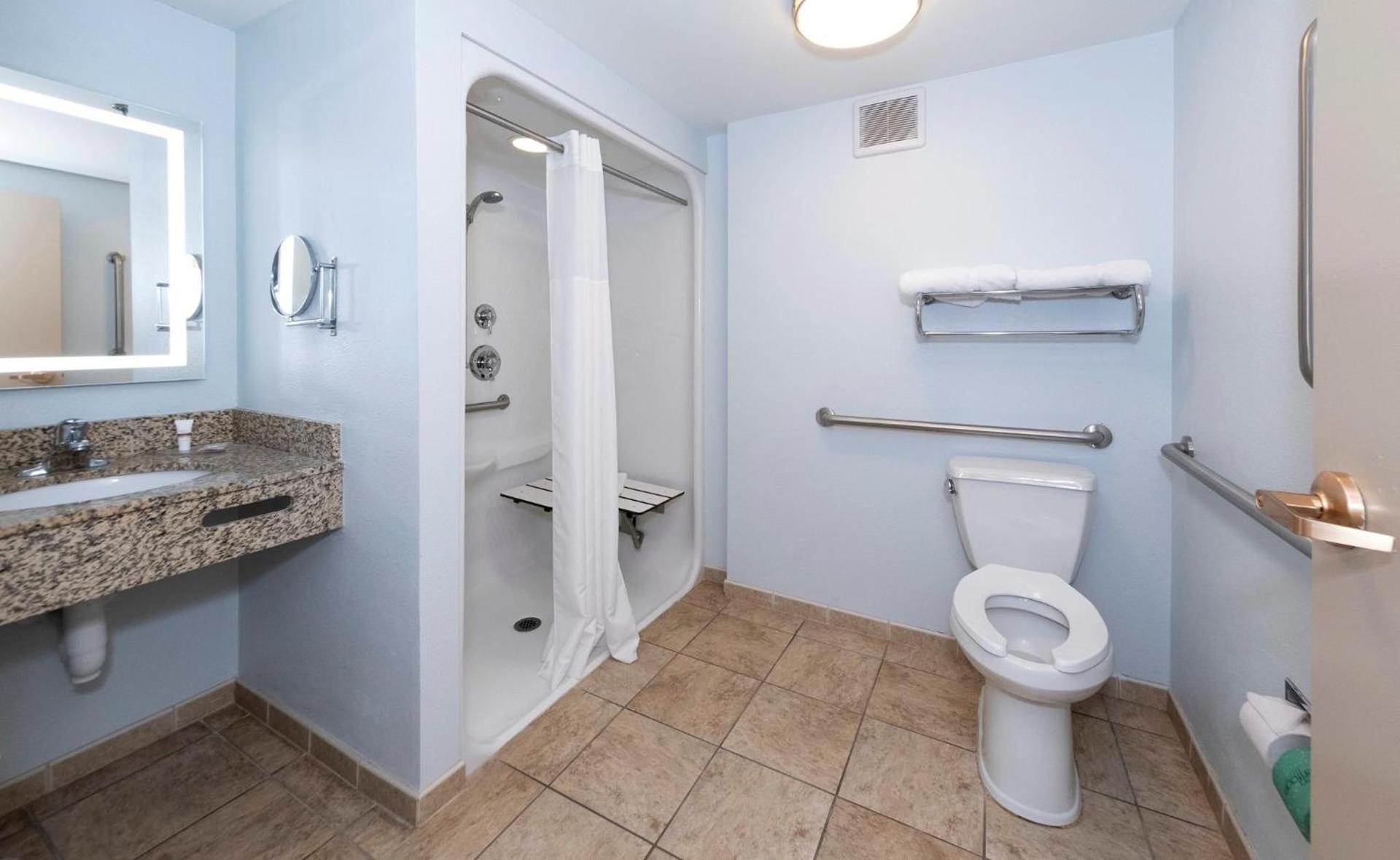 Red Roof Inn & Suites Wilmington – New Castle photo 28