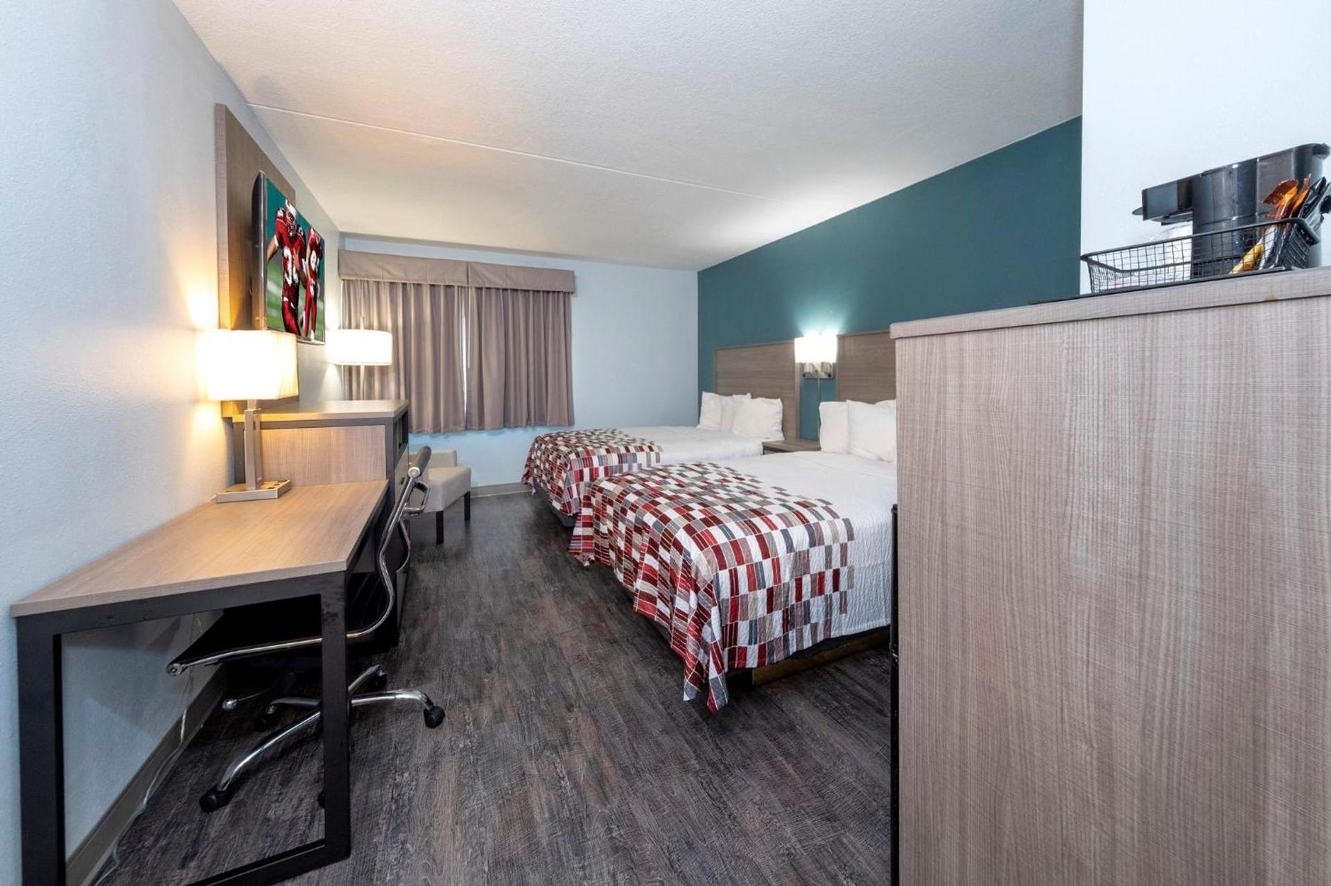 Red Roof Inn & Suites Wilmington – New Castle photo 15