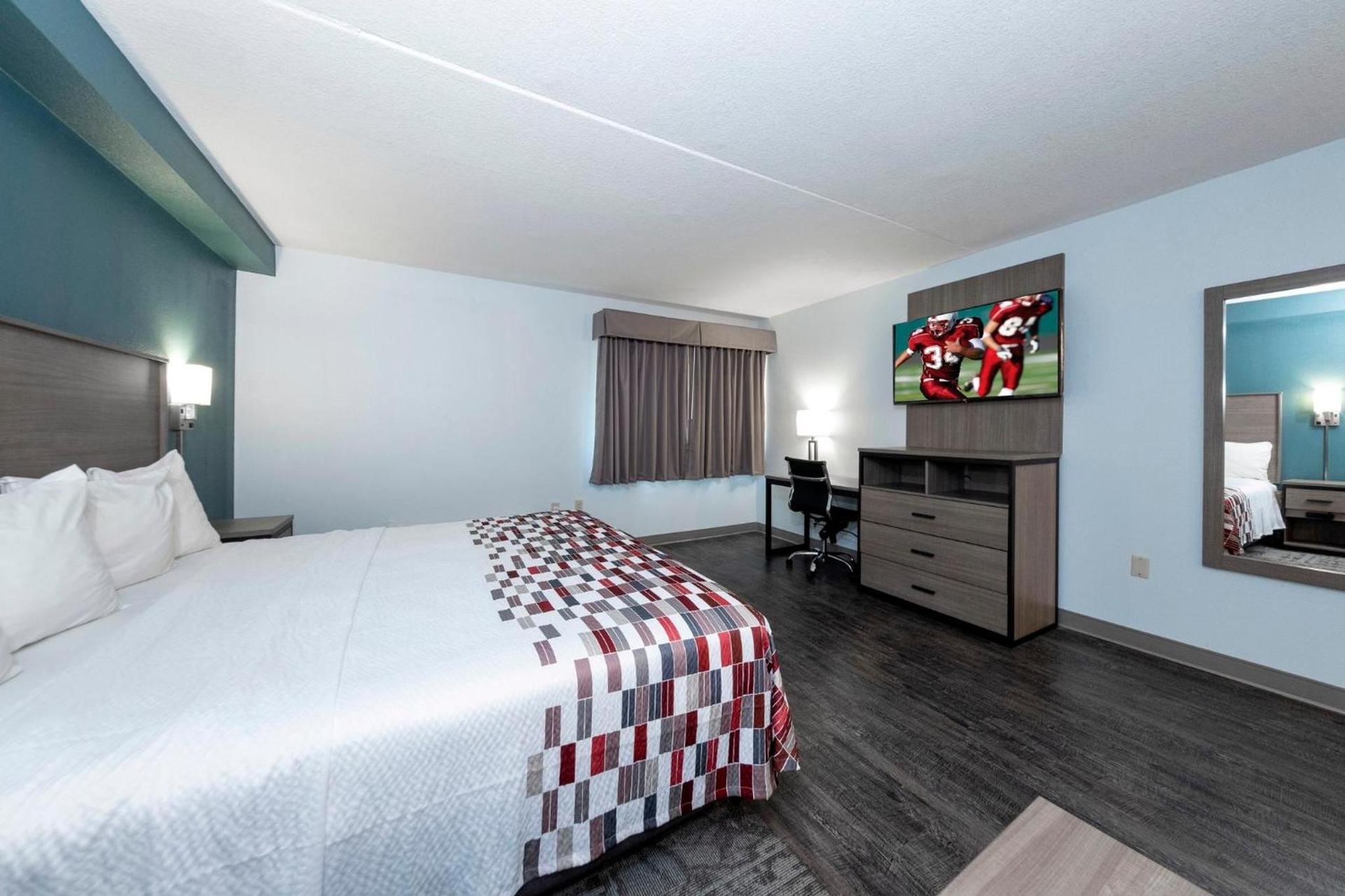 Red Roof Inn & Suites Wilmington – New Castle photo 17