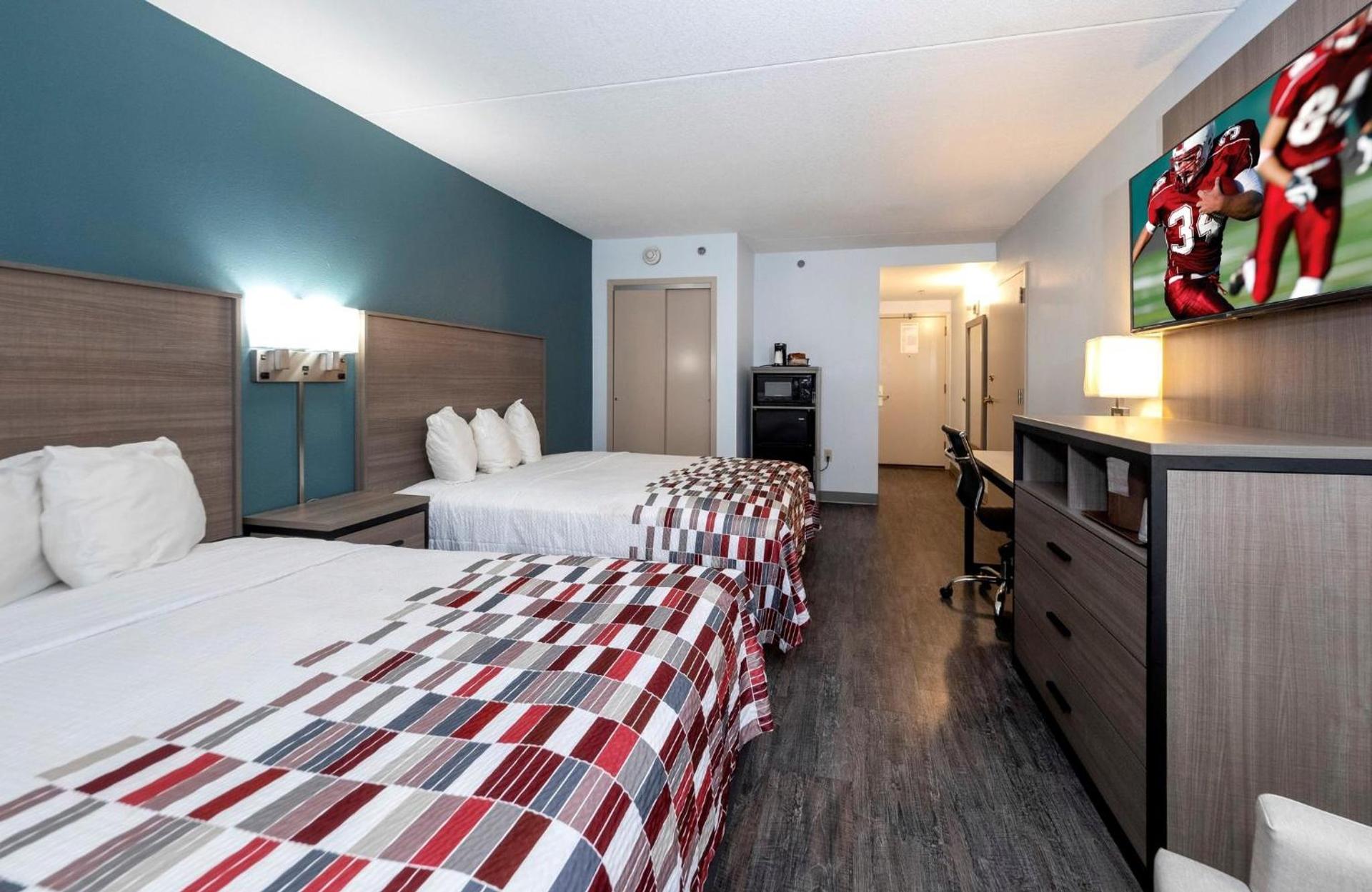 Red Roof Inn & Suites Wilmington – New Castle photo 16