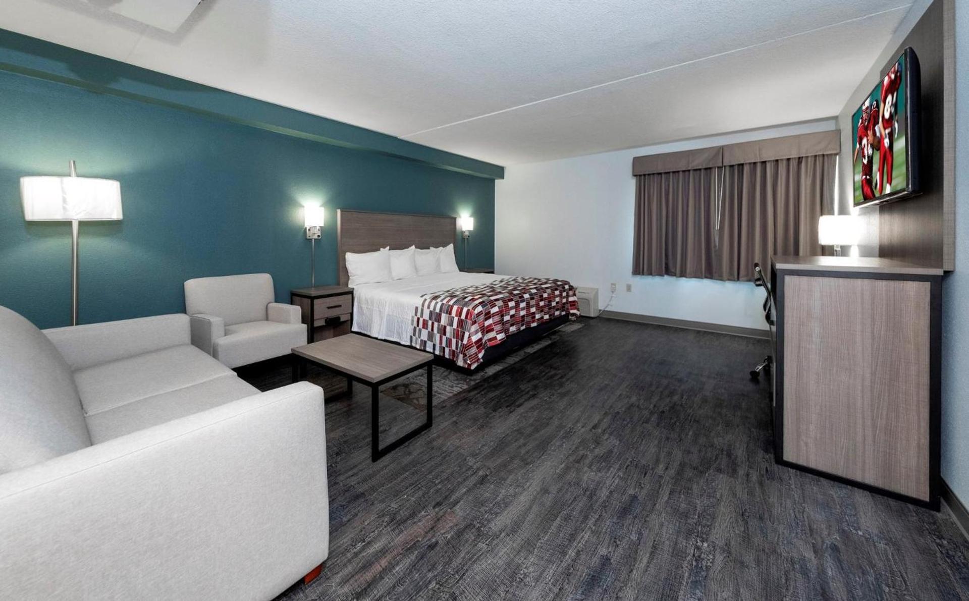 Red Roof Inn & Suites Wilmington – New Castle photo 19