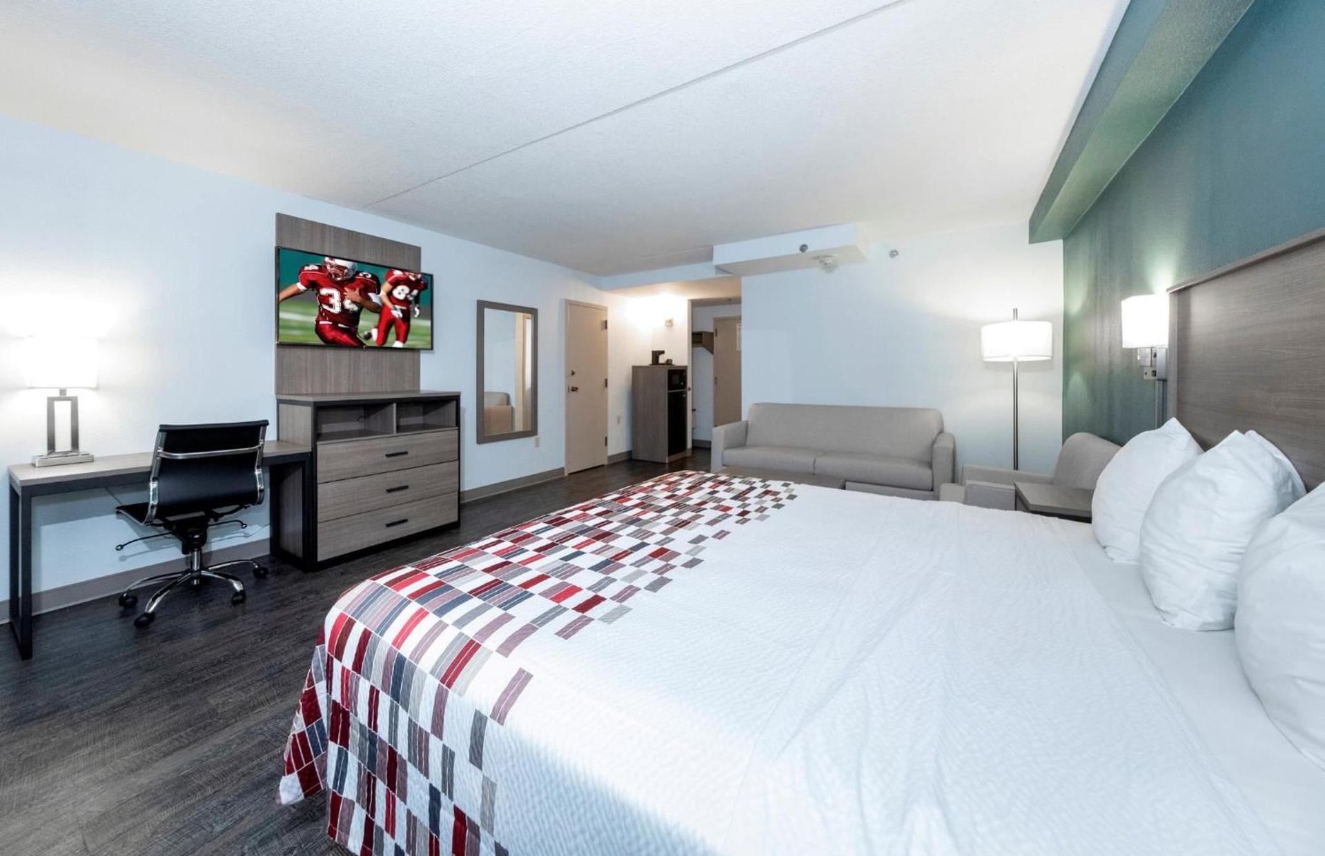 Red Roof Inn & Suites Wilmington – New Castle photo 18