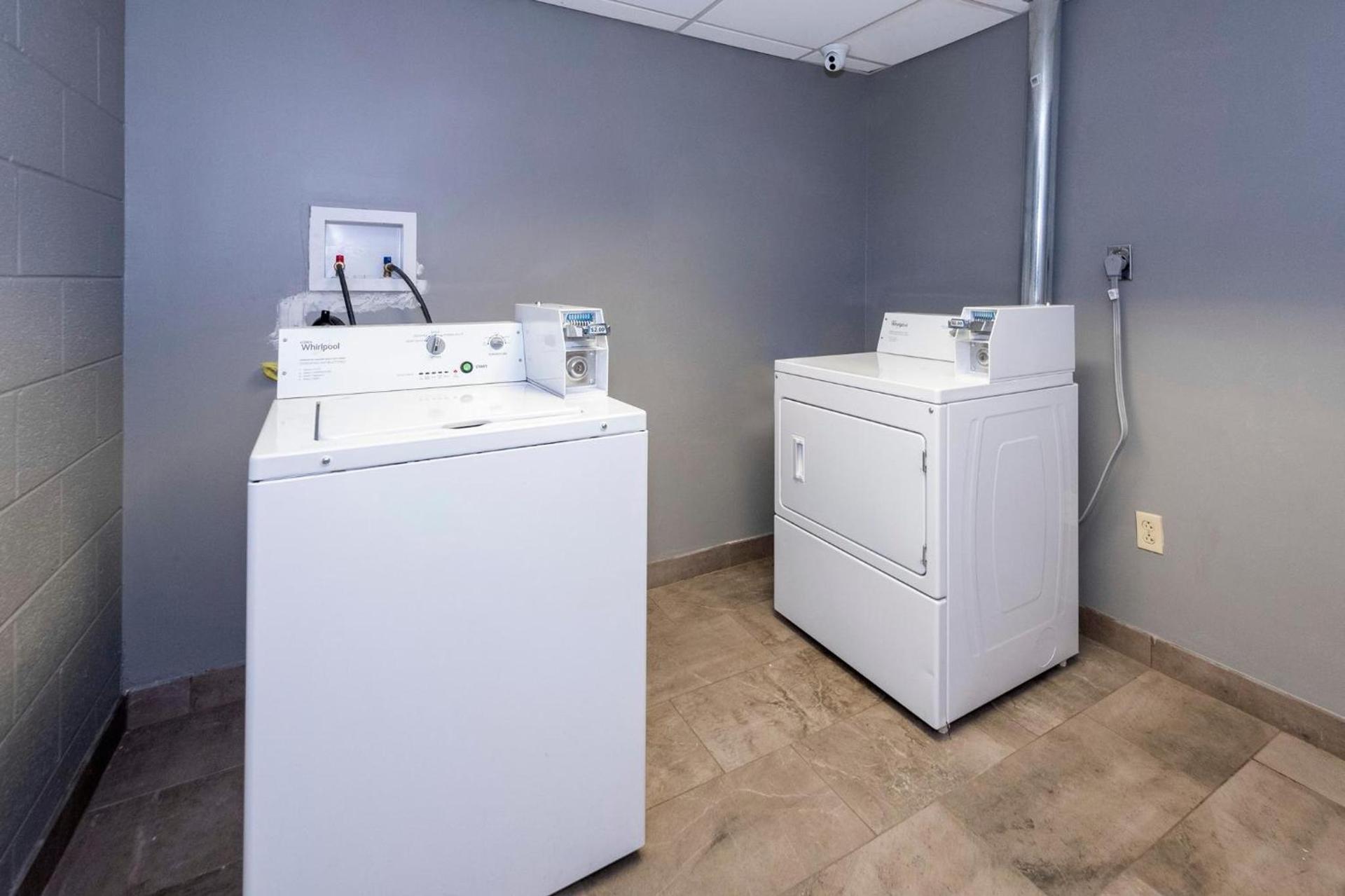 Red Roof Inn & Suites Wilmington – New Castle photo 11