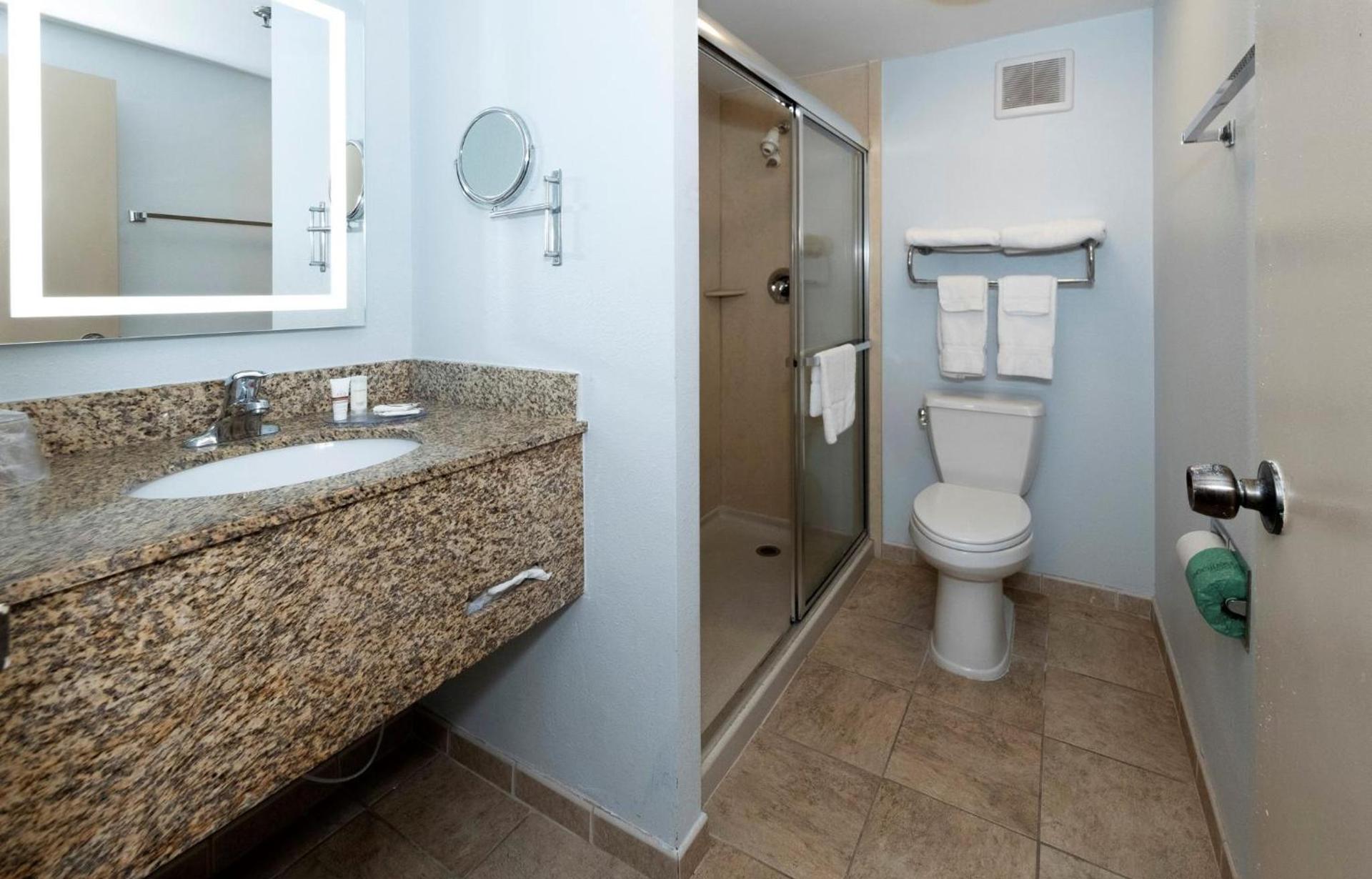 Red Roof Inn & Suites Wilmington – New Castle photo 27
