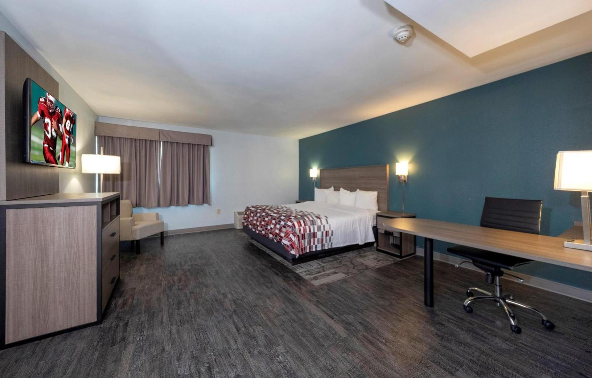 Red Roof Inn & Suites Wilmington – New Castle photo 13