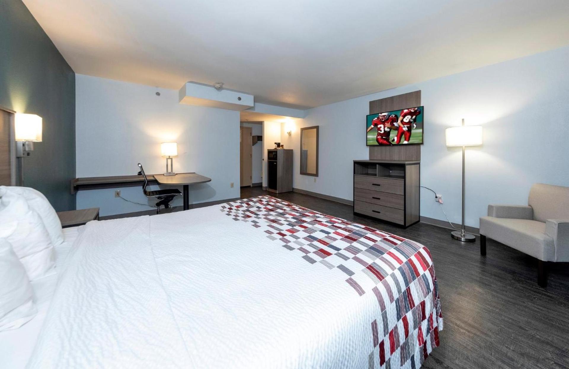 Red Roof Inn & Suites Wilmington – New Castle photo 14
