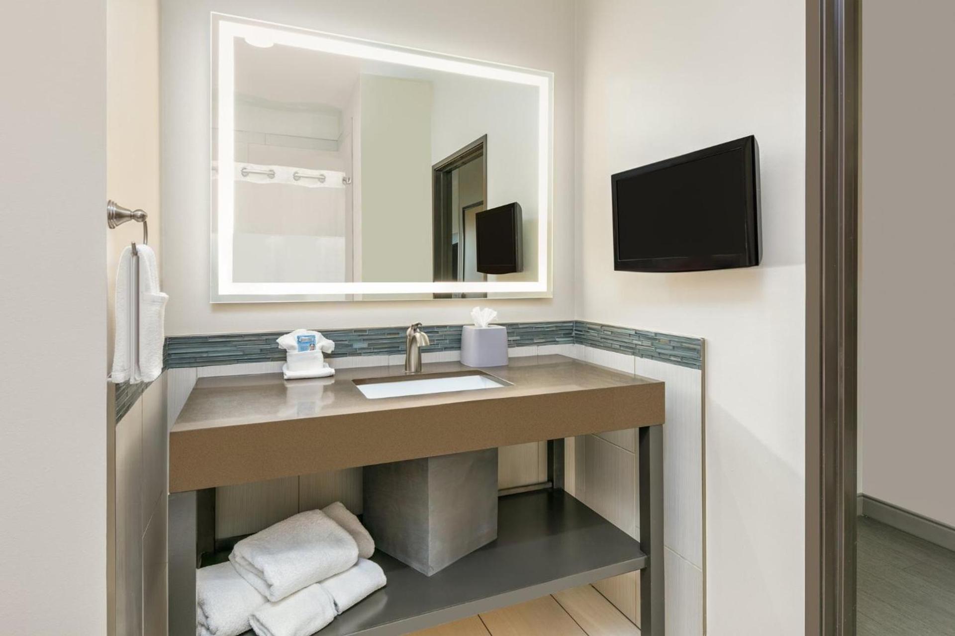 Holiday Inn Express & Suites Amarillo West by IHG photo 36