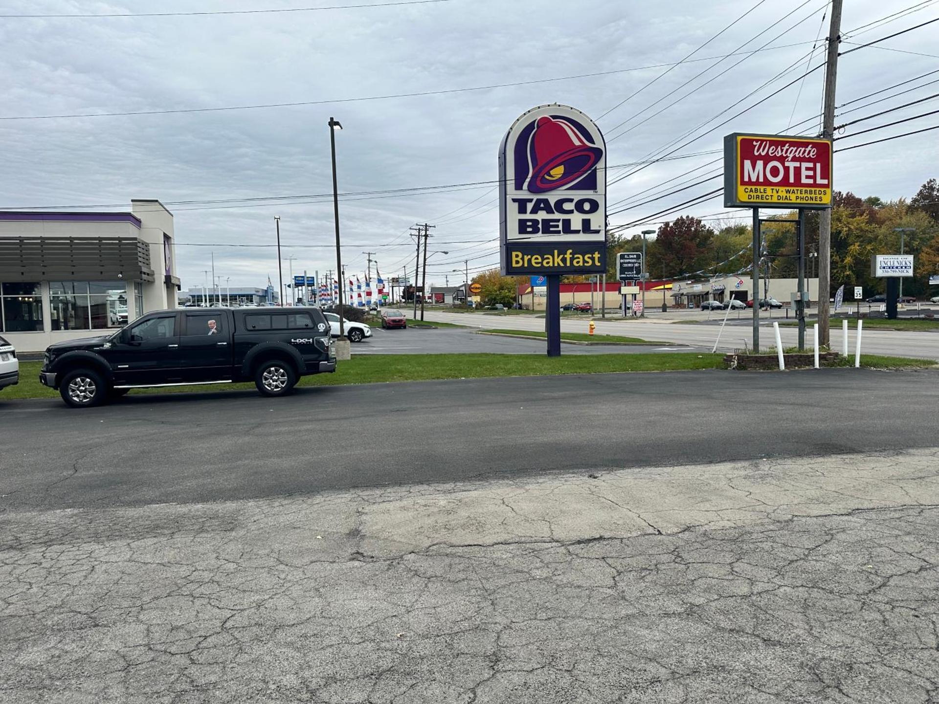 Westgate Manor Motel Austintown & Youngstown OHIO photo 28