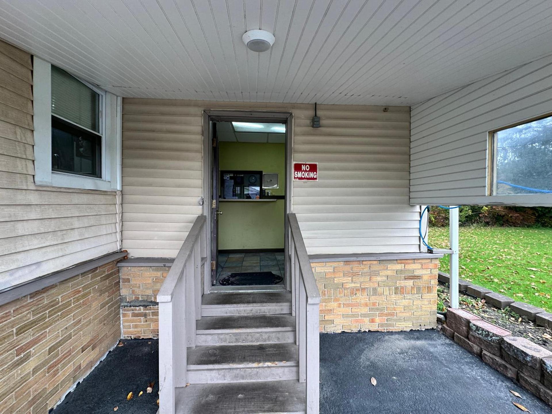Westgate Manor Motel Austintown & Youngstown OHIO photo 6